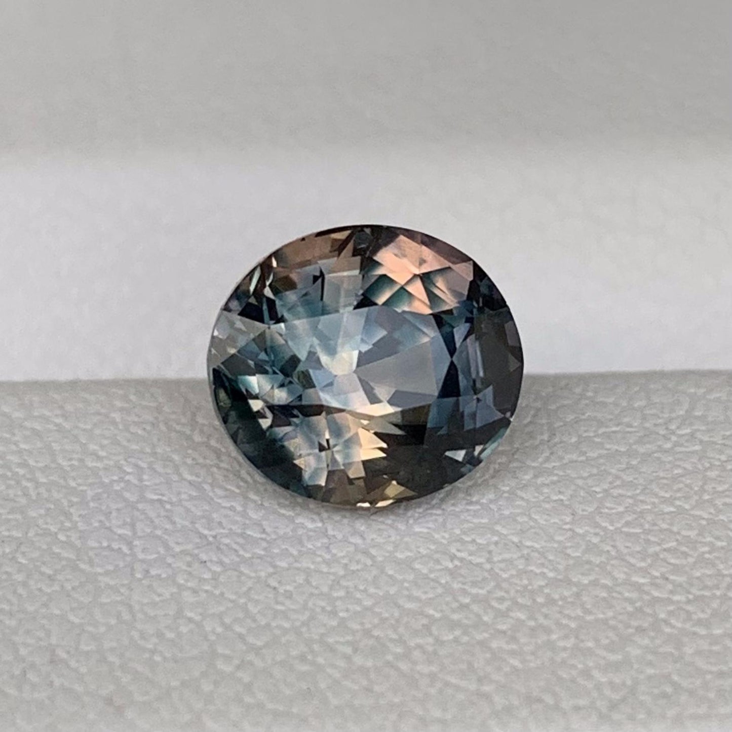 Rare Multi-color Sapphire 2.55ct - (UH) - Baza Boutique