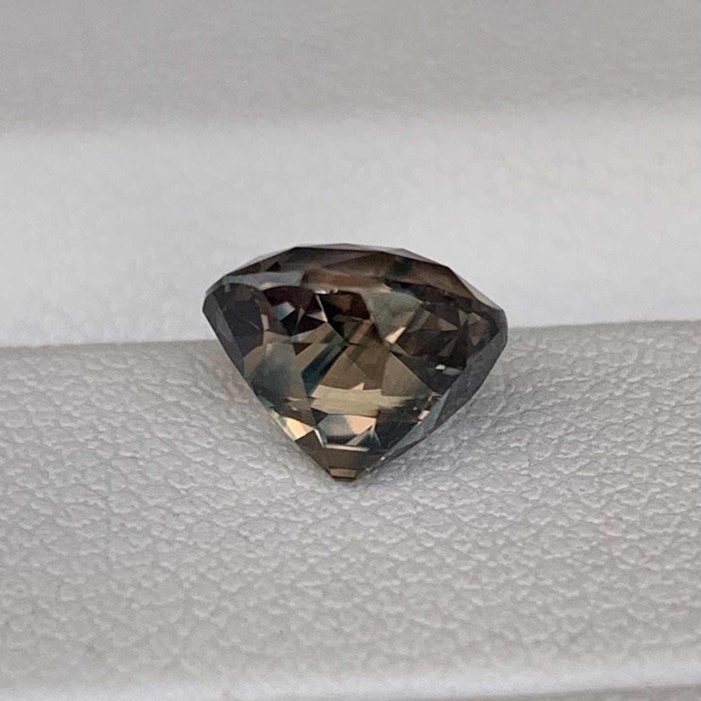 Rare Multi-color Sapphire 2.55ct - (UH) - Baza Boutique