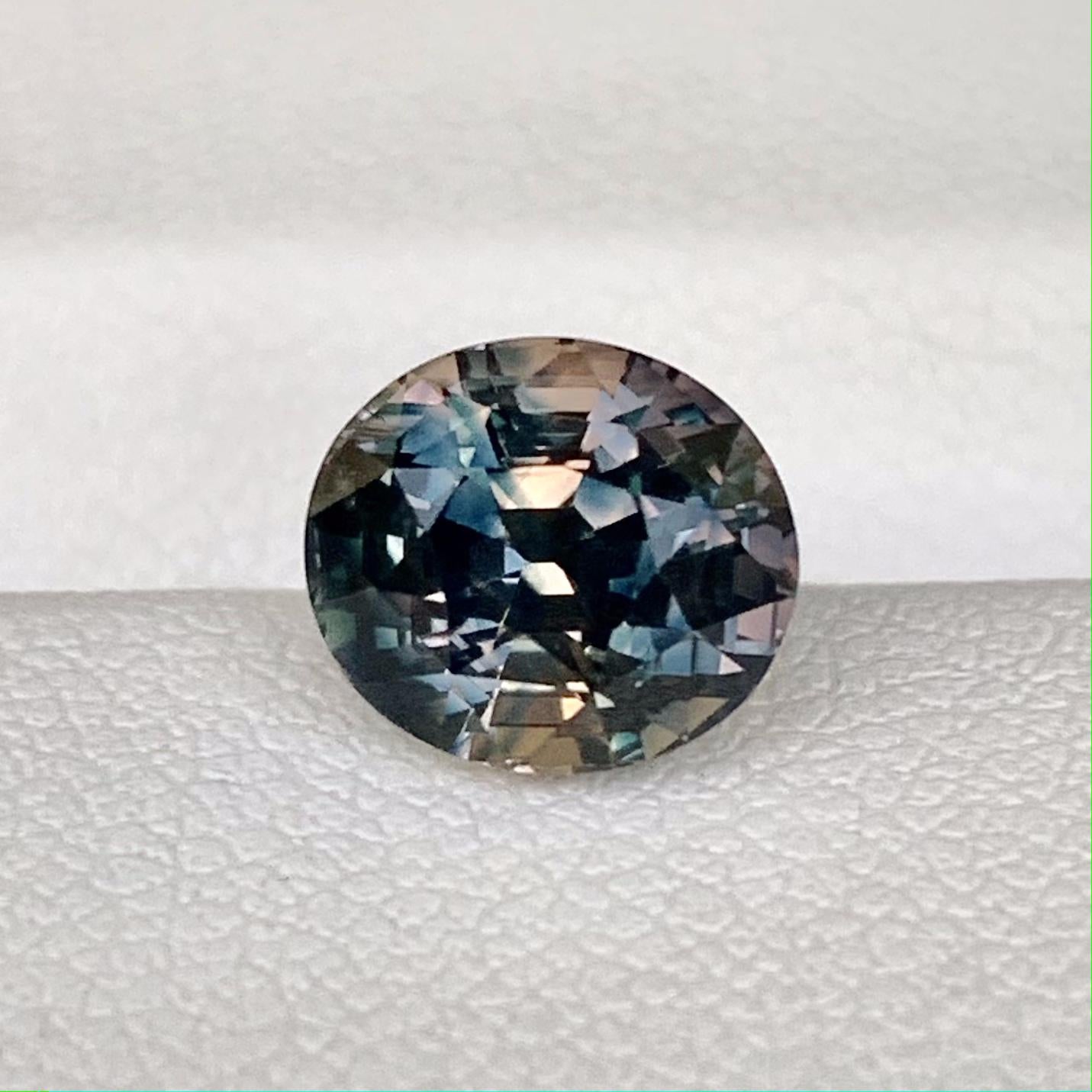 Rare Multi-color Sapphire 2.55ct - (UH) - Baza Boutique