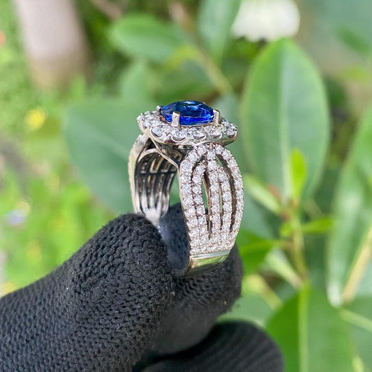 Royal Blue Sapphire 2.28ct Ring with Natural Diamonds in White Gold