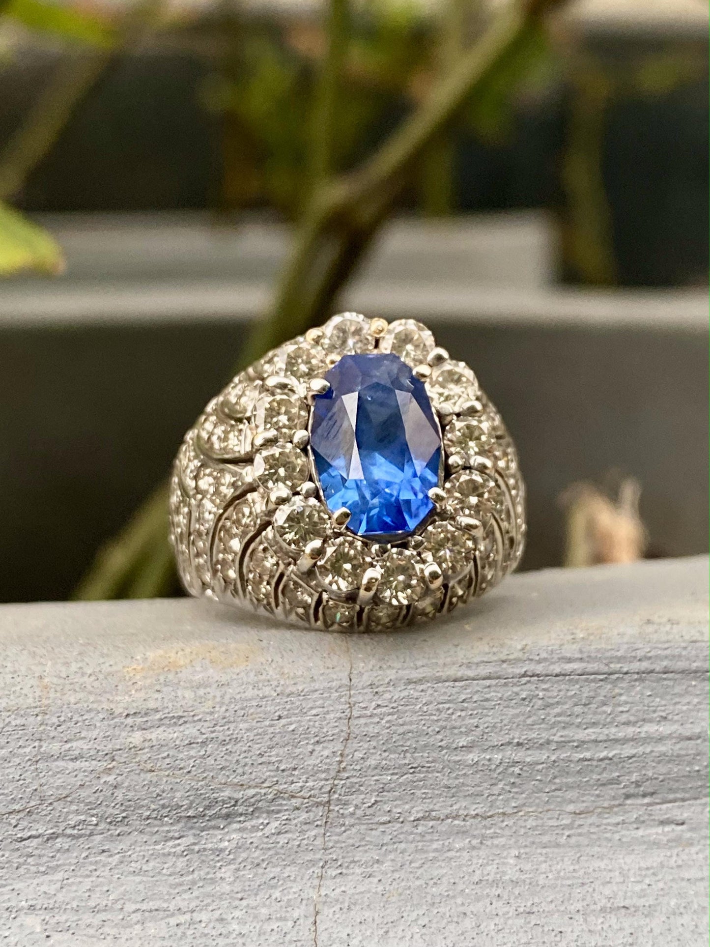 Cornflower Blue Sapphire 4.28ct Ring with Natural Diamonds in White Gold