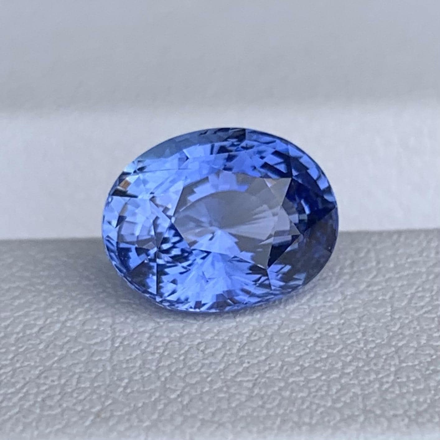 Natural Oval Cut Cornflower Blue Sapphire 3.10ct - (UH)
