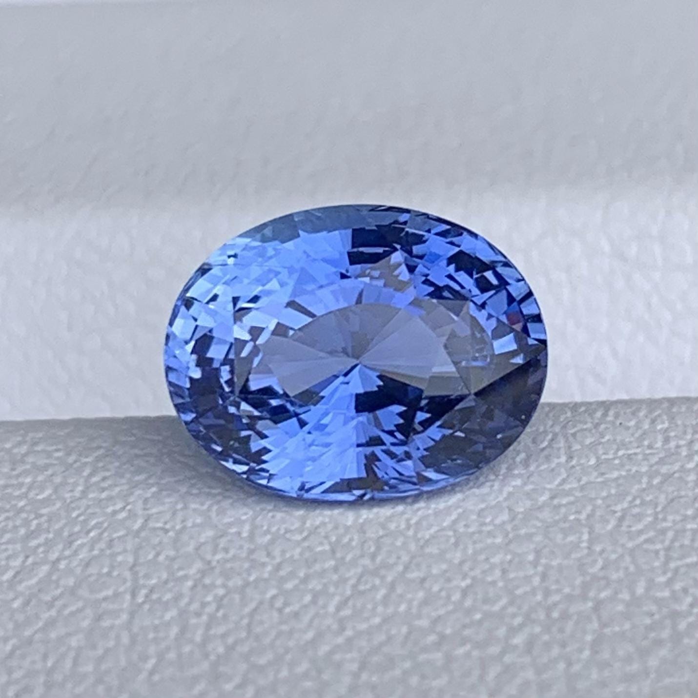 Natural Oval Cut Cornflower Blue Sapphire 3.10ct - (UH)