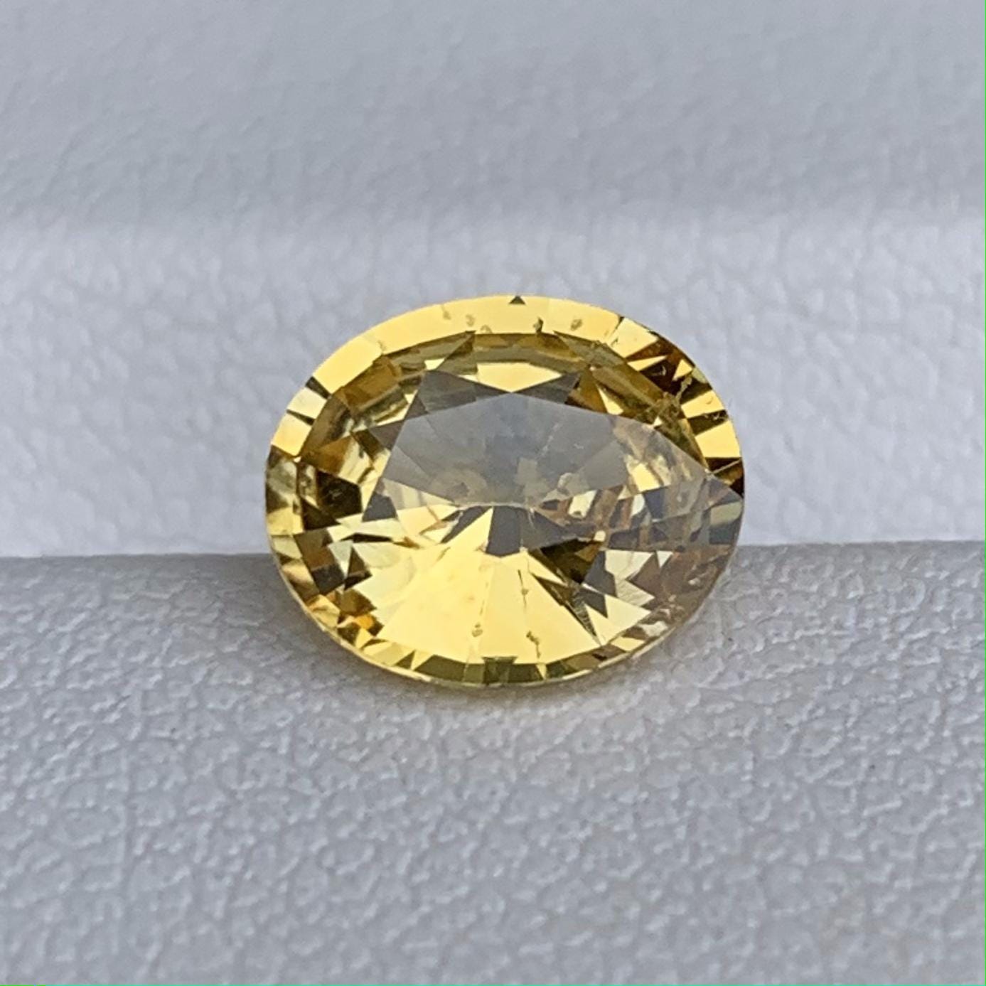 Natural Oval Cut Yellow Sapphire 2.15ct - (H)