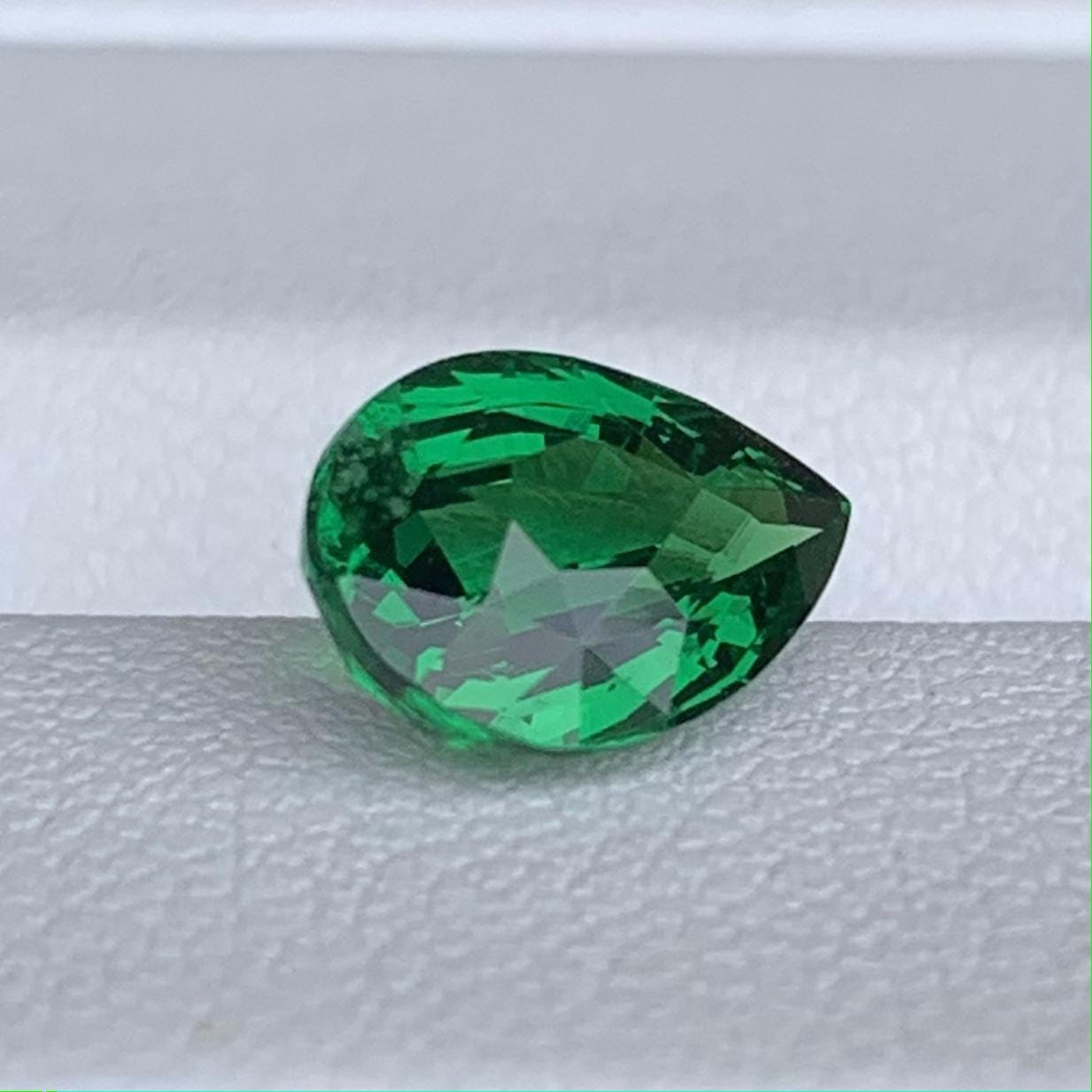 Natural Pear Cut Vivid Green Tsavorite Garnet 2.02ct - (UH)