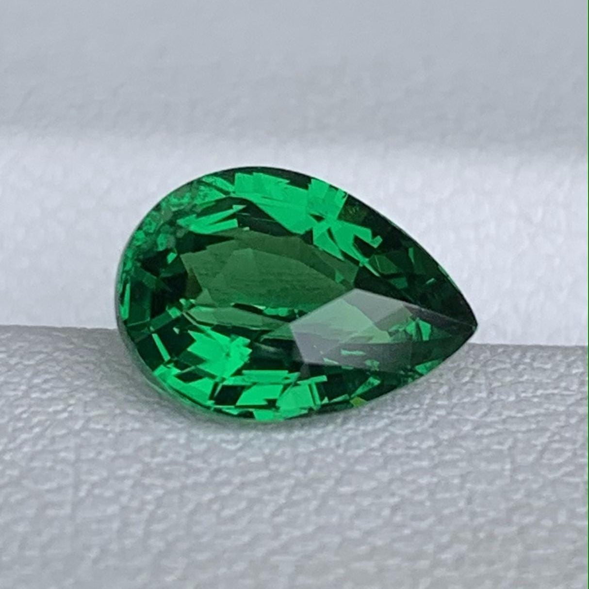 Natural Pear Cut Vivid Green Tsavorite Garnet 2.02ct - (UH)