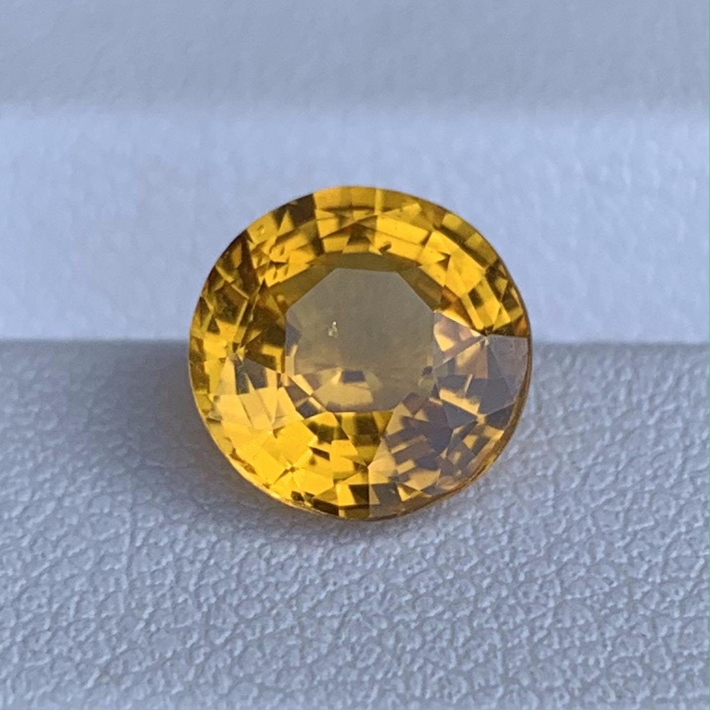 Natural Round Cut Golden Yellow Sapphire 3.03ct - (H)