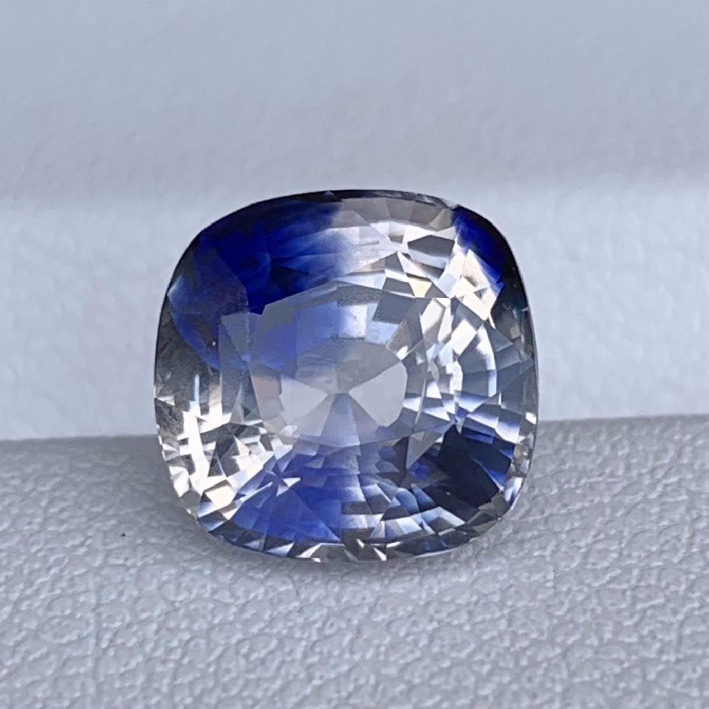 Rare White Blue Bi Color Sapphire 4.41ct - (UN) - Baza Boutique