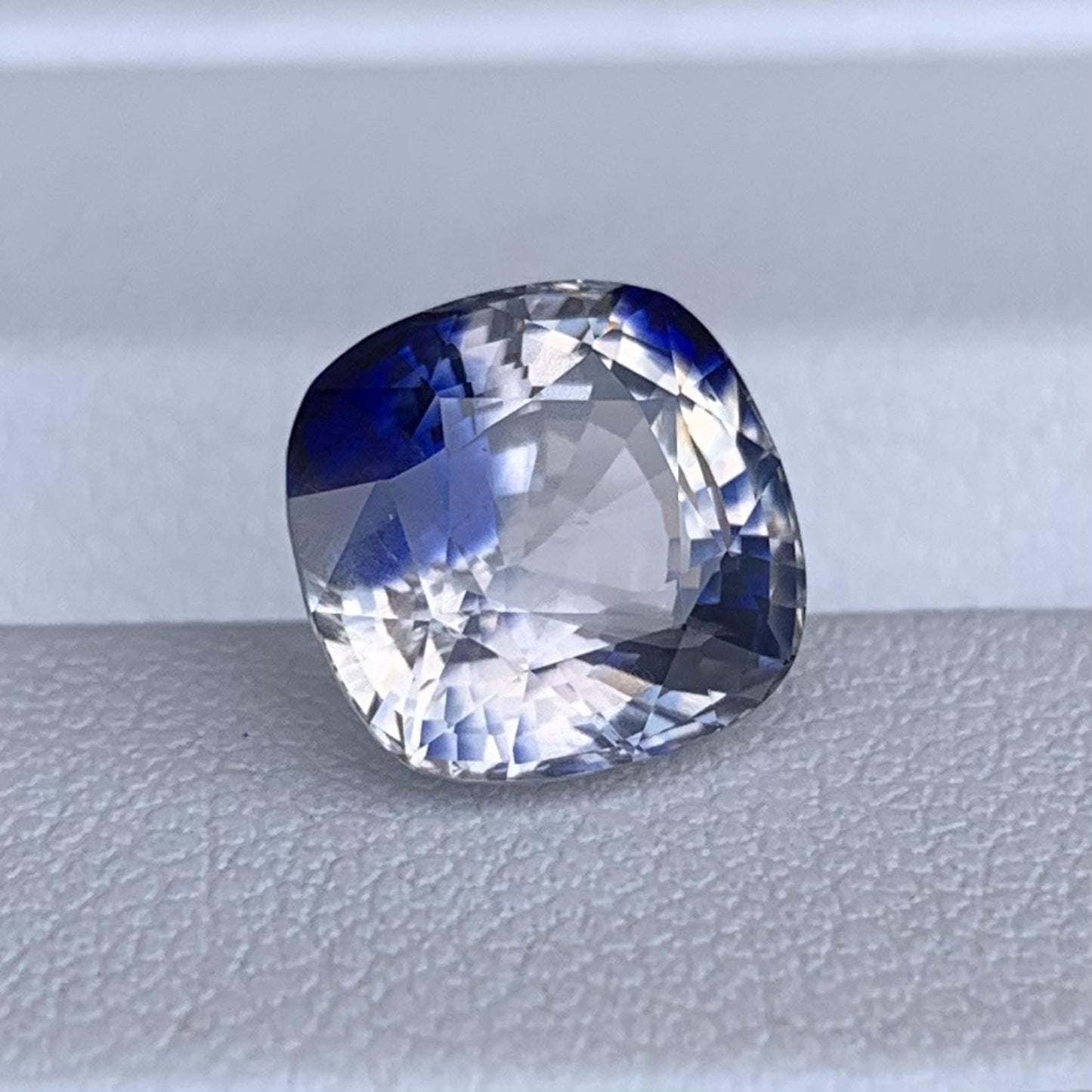 Rare White Blue Bi Color Sapphire 4.41ct - (UN) - Baza Boutique
