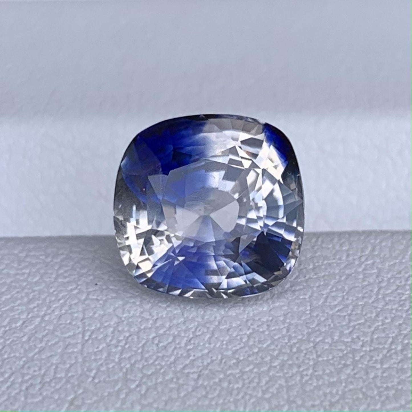 Rare White Blue Bi Color Sapphire 4.41ct - (UN) - Baza Boutique