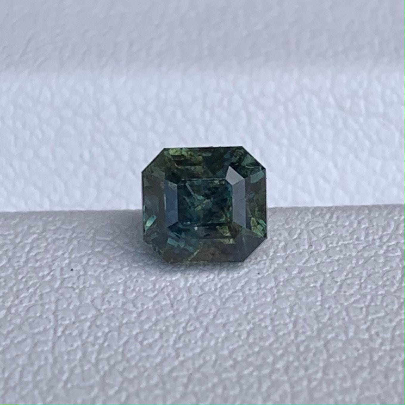 Natural Dark Green Sapphire 1.05ct - (UH) - Baza Boutique