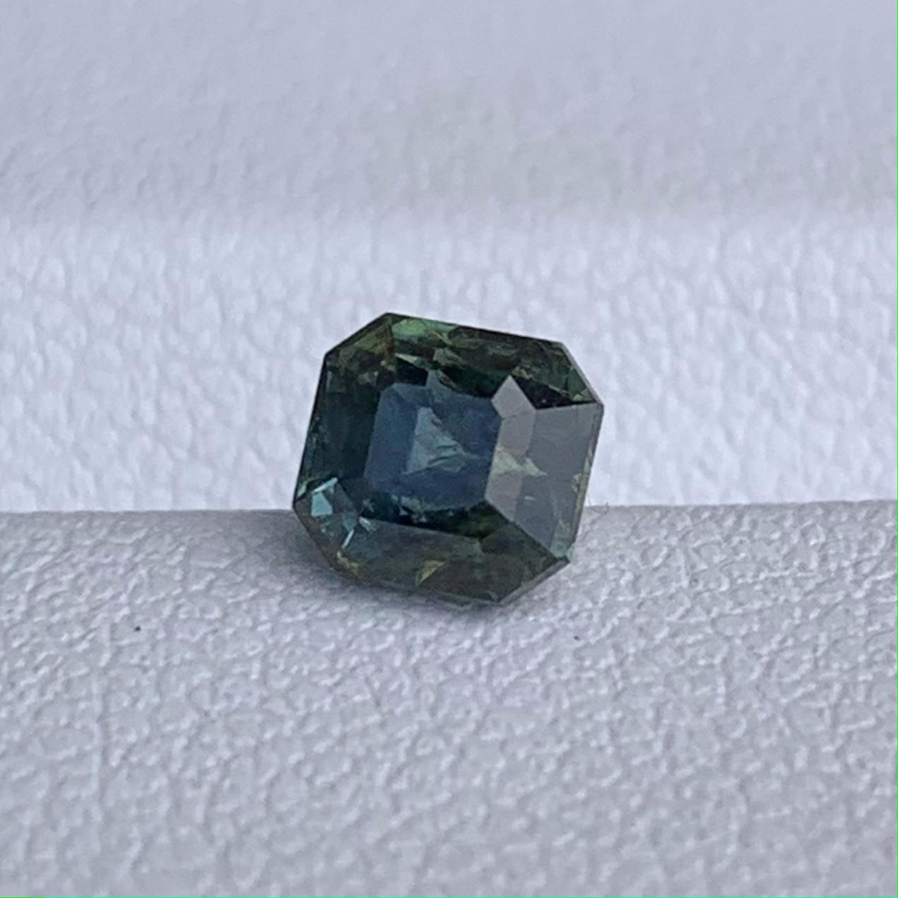 Natural Dark Green Sapphire 1.05ct - (UH) - Baza Boutique