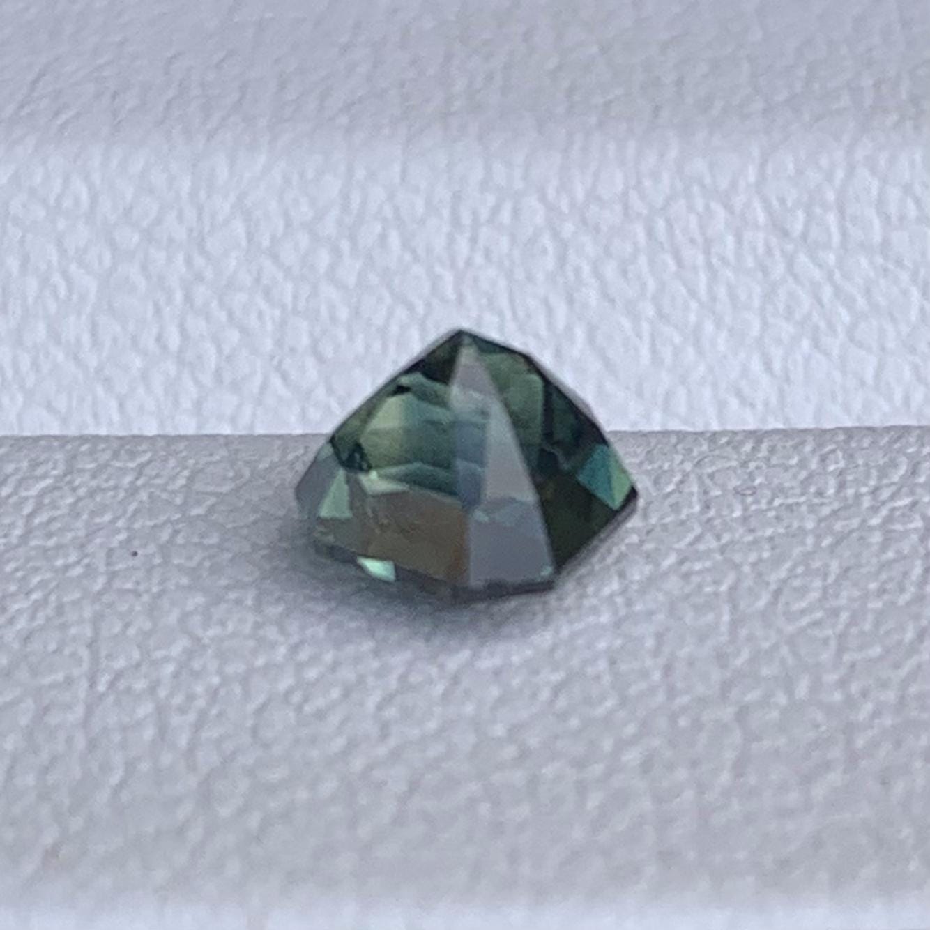 Natural Dark Green Sapphire 1.05ct - (UH) - Baza Boutique