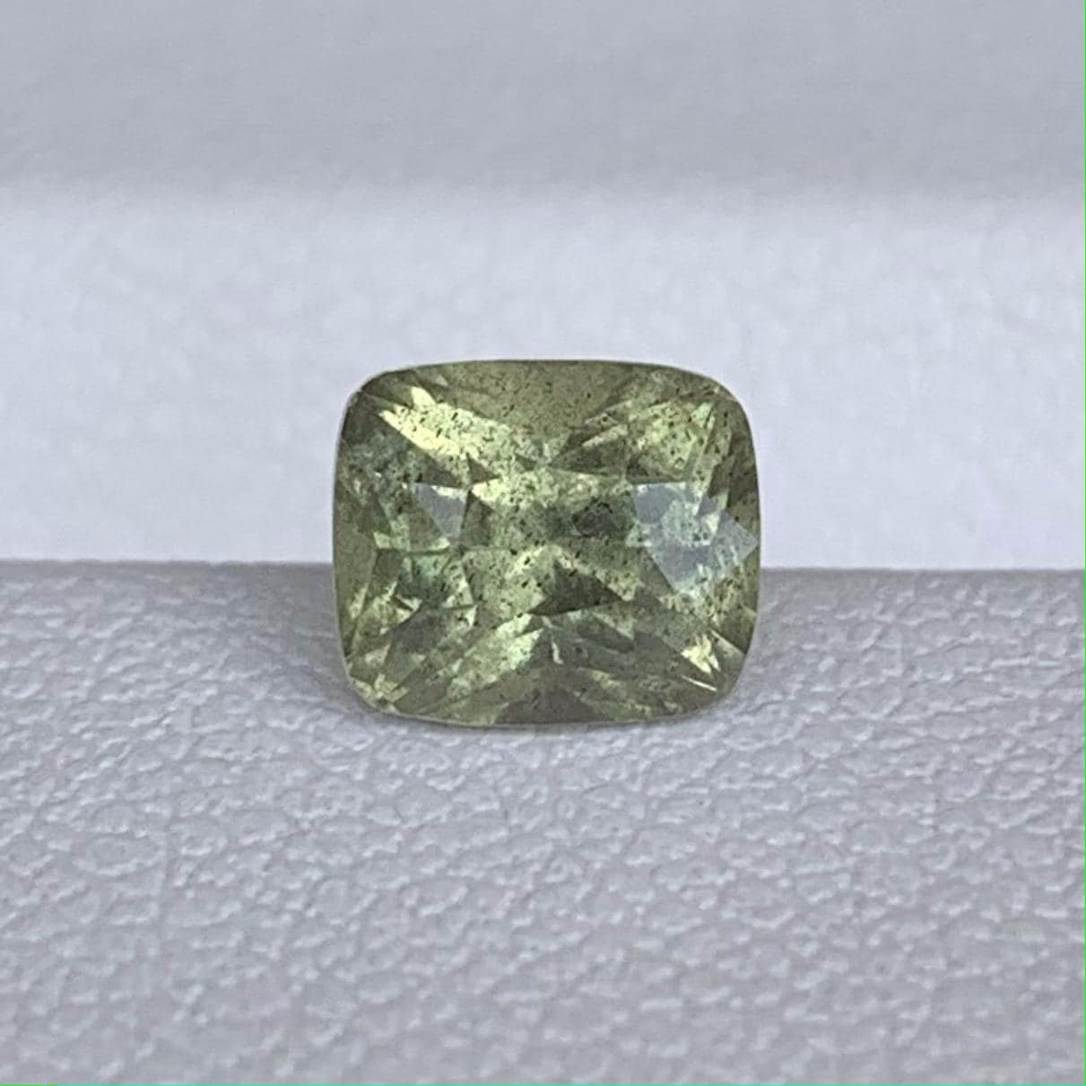 Natural Lemon Green Sapphire 1.29ct - (UH) - Baza Boutique