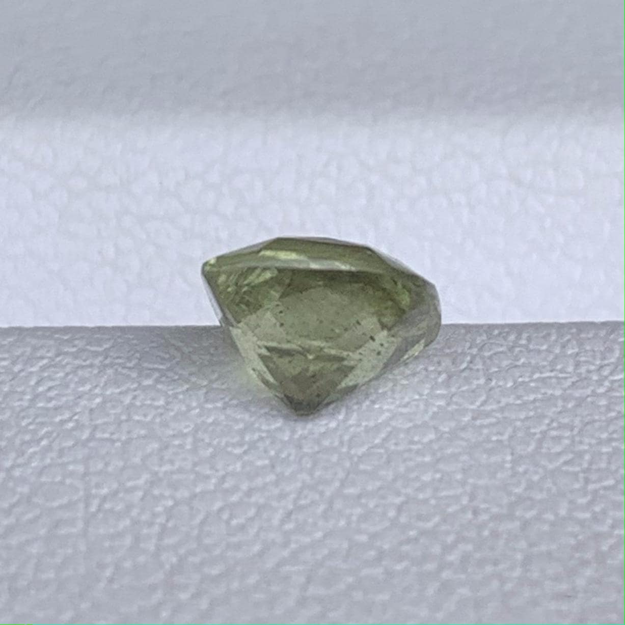 Natural Lemon Green Sapphire 1.29ct - (UH) - Baza Boutique