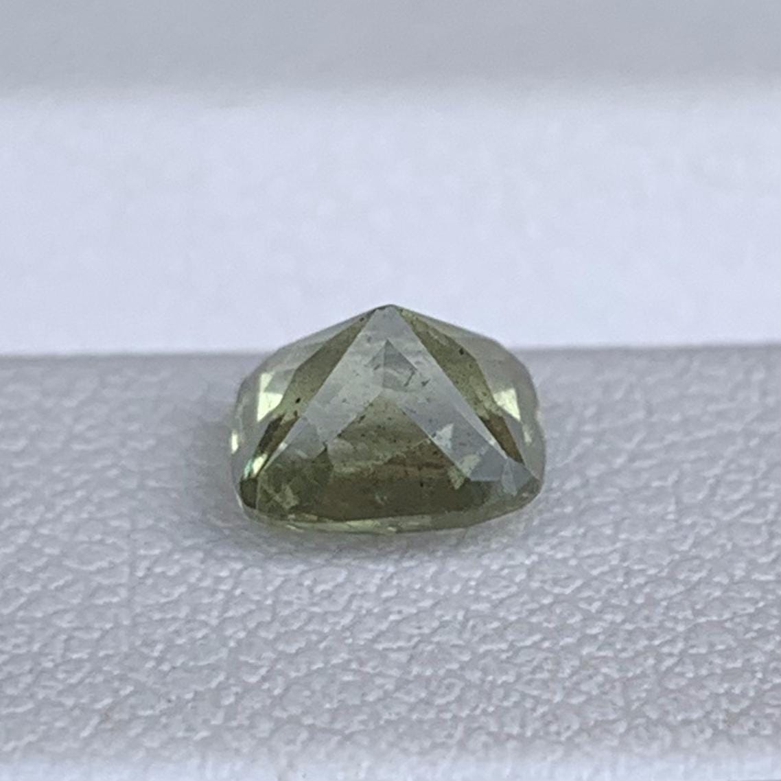 Natural Lemon Green Sapphire 1.29ct - (UH) - Baza Boutique