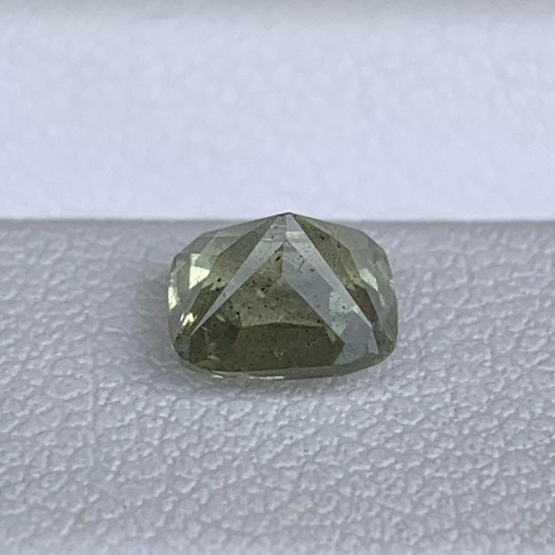 Natural Lemon Green Sapphire 1.29ct - (UH) - Baza Boutique