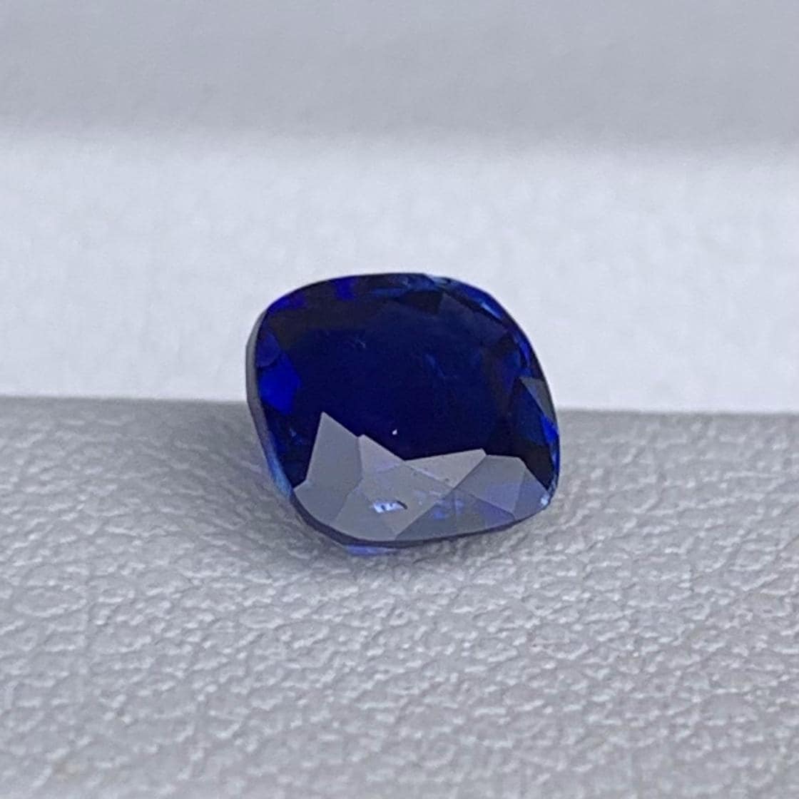 Natural Ceylon Royal Blue Sapphire 1.01ct - (H) - Baza Boutique