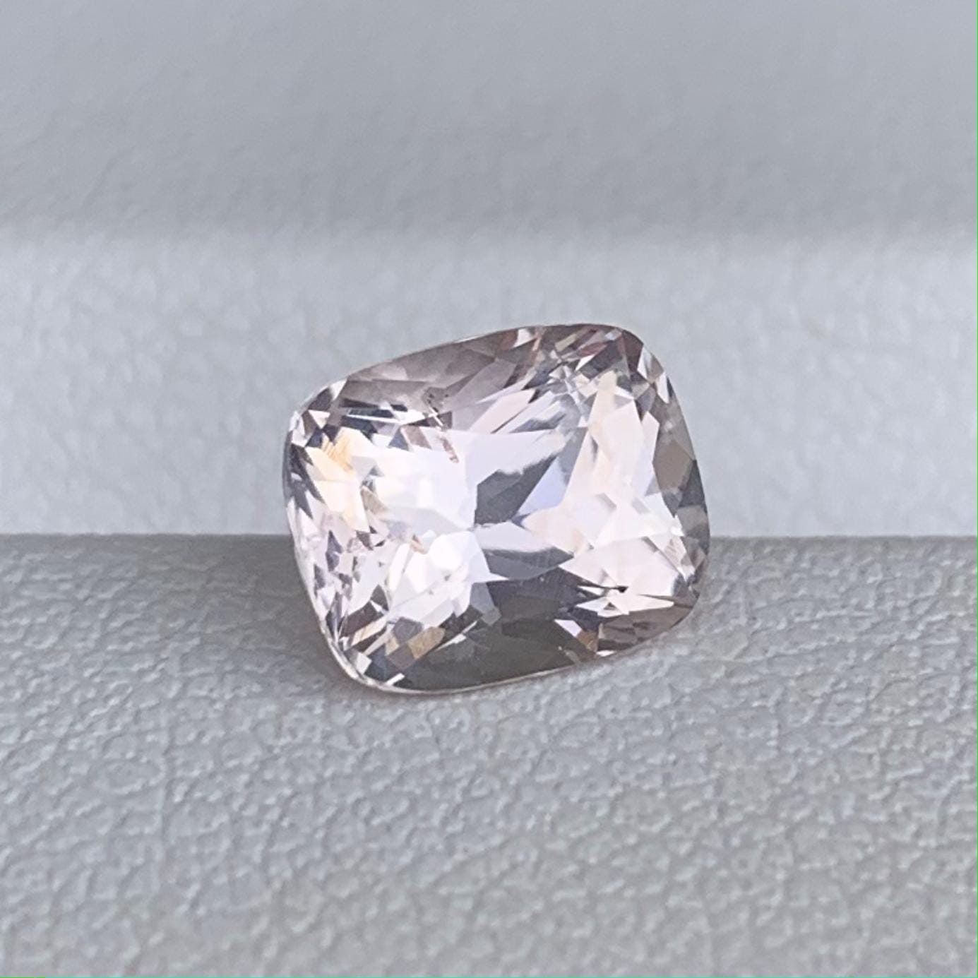 Natural Peach Sapphire 2.09ct - (H) - Baza Boutique