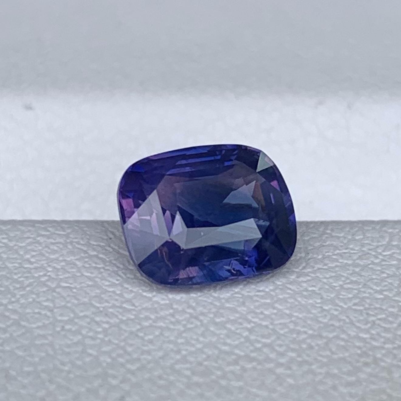 Rare Purple Blue Bi Color Sapphire 1.55ct - (UH)