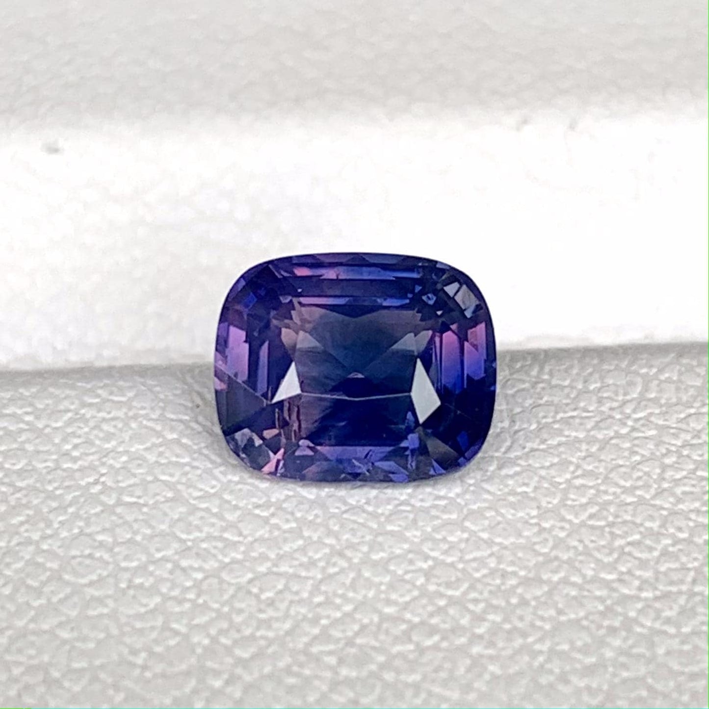 Rare Purple Blue Bi Color Sapphire 1.55ct - (UH)