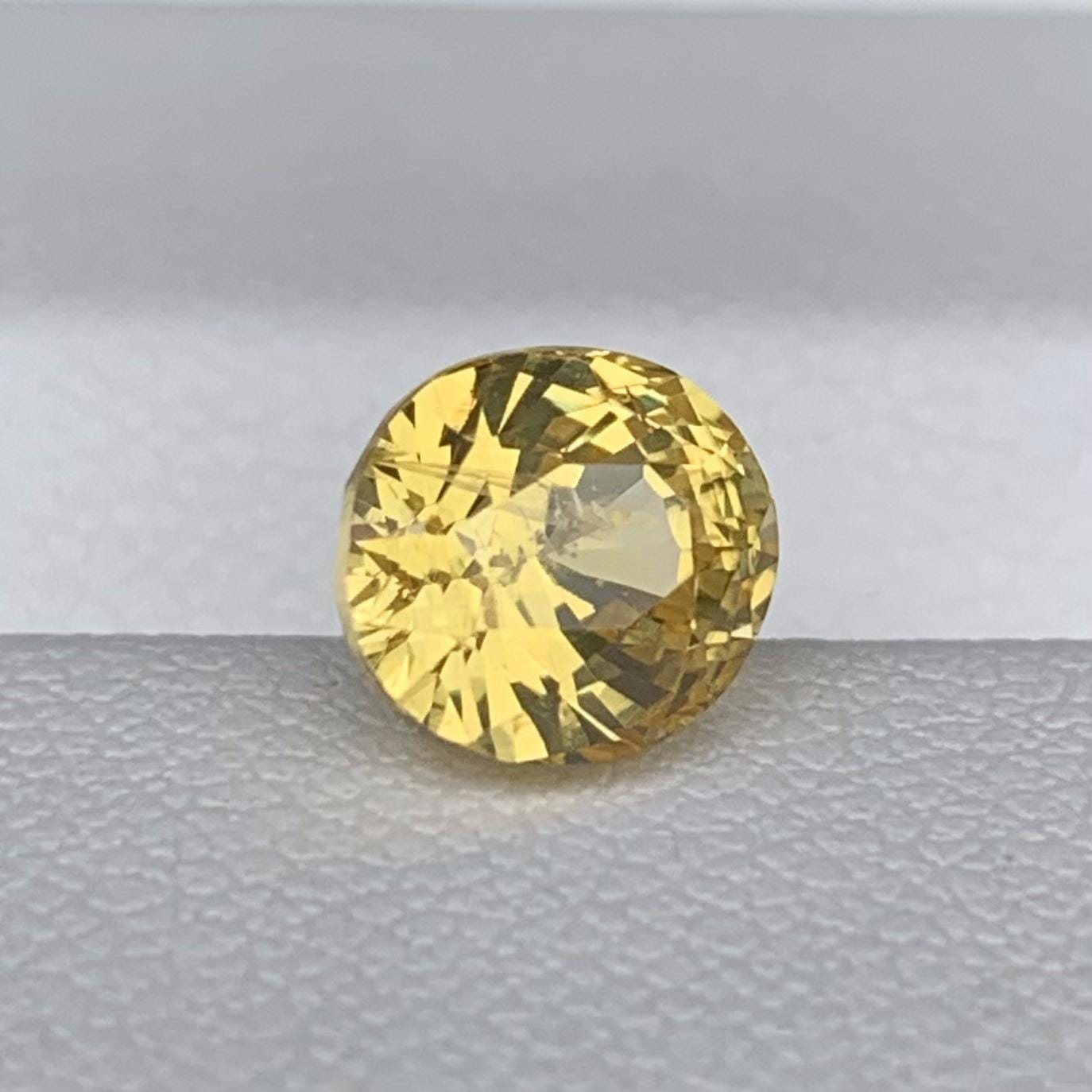 Natural Yellow Sapphire 2.60ct - (UH) - Baza Boutique