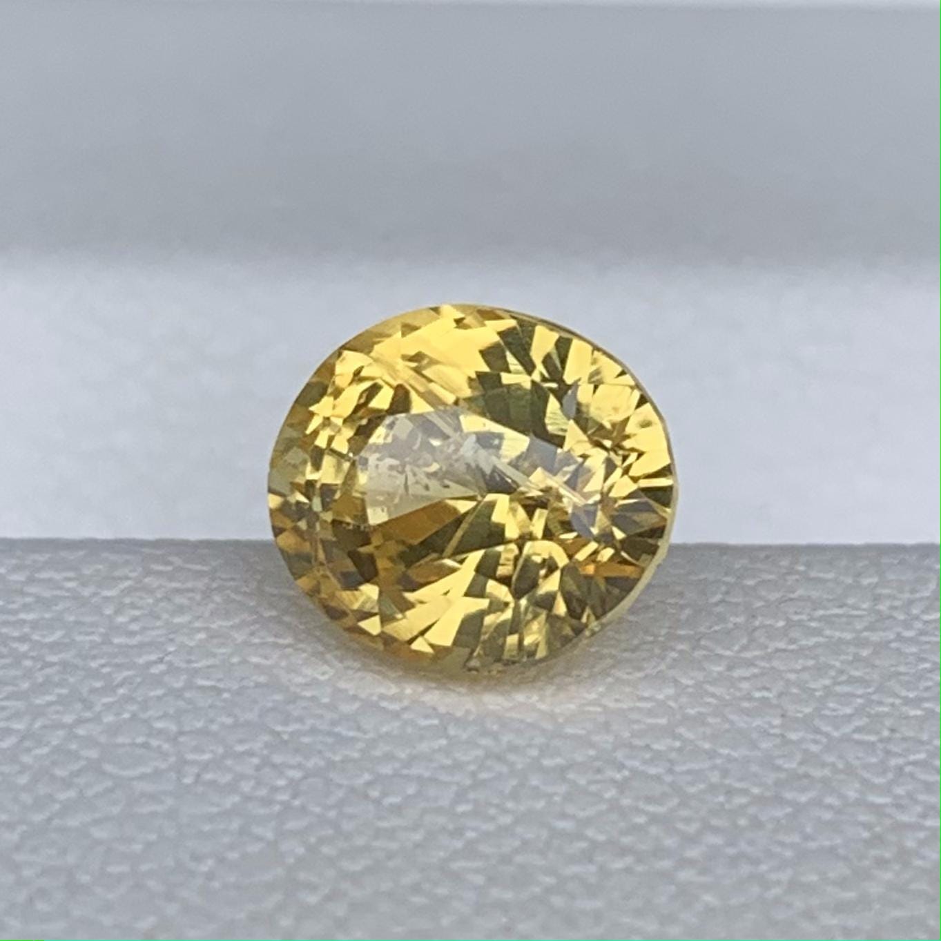 Natural Yellow Sapphire 2.60ct - (UH) - Baza Boutique