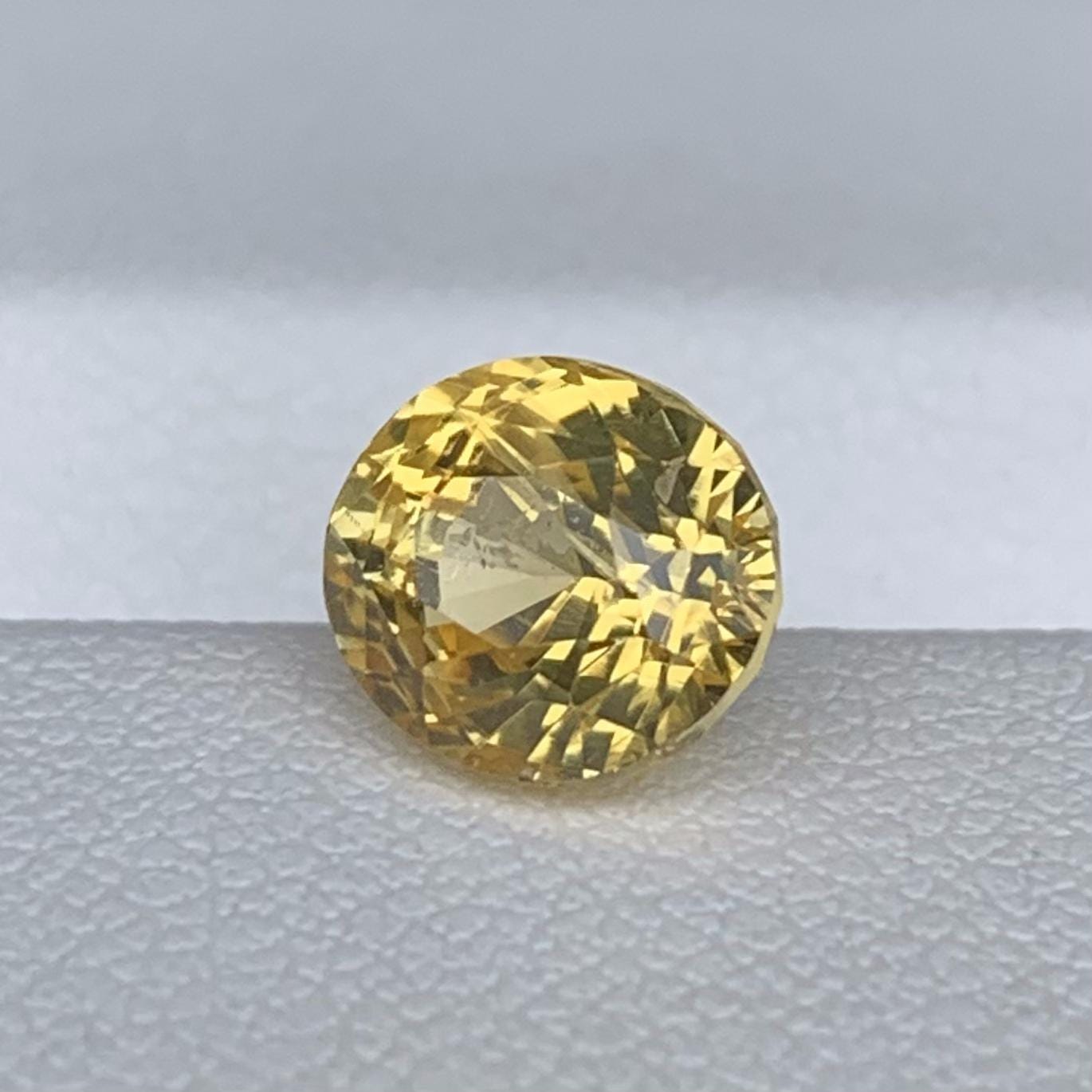 Natural Yellow Sapphire 2.60ct - (UH) - Baza Boutique