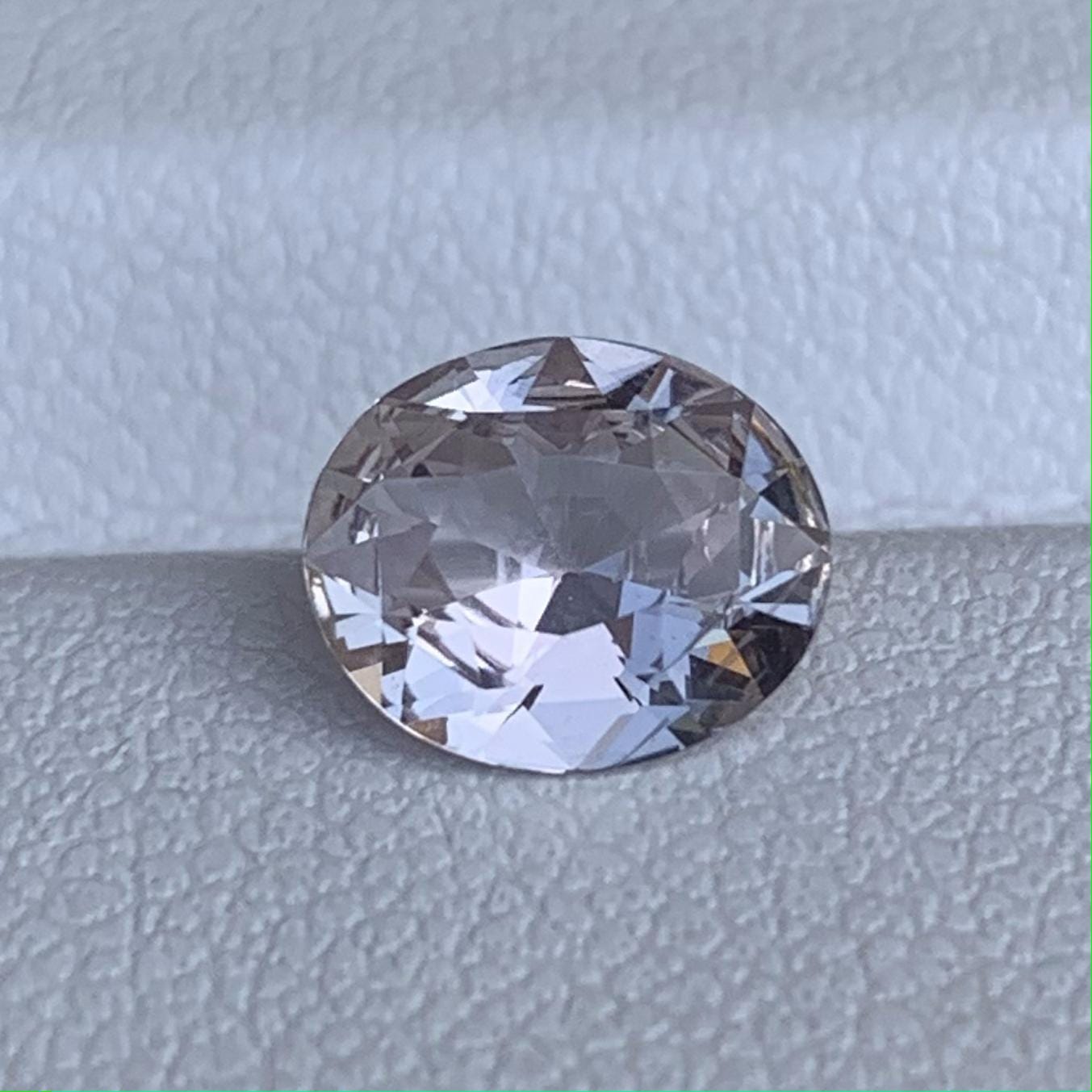 Natural Peach Sapphire 1.48ct - (H) - Baza Boutique