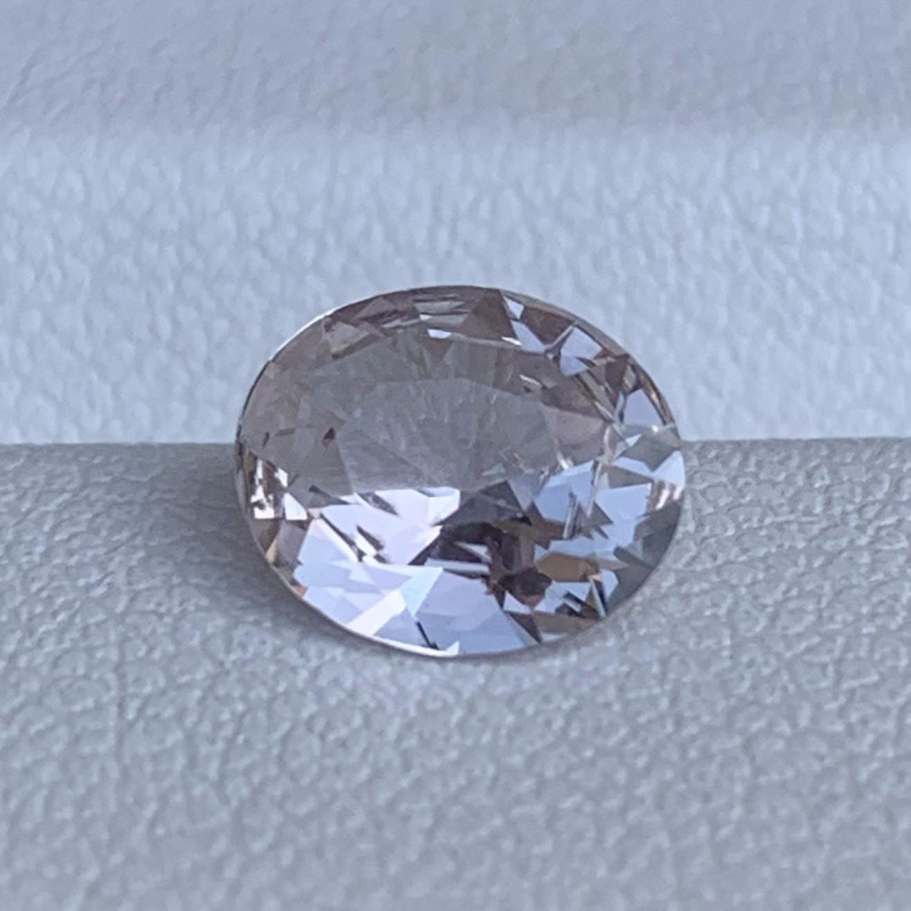 Natural Peach Sapphire 1.48ct - (H) - Baza Boutique