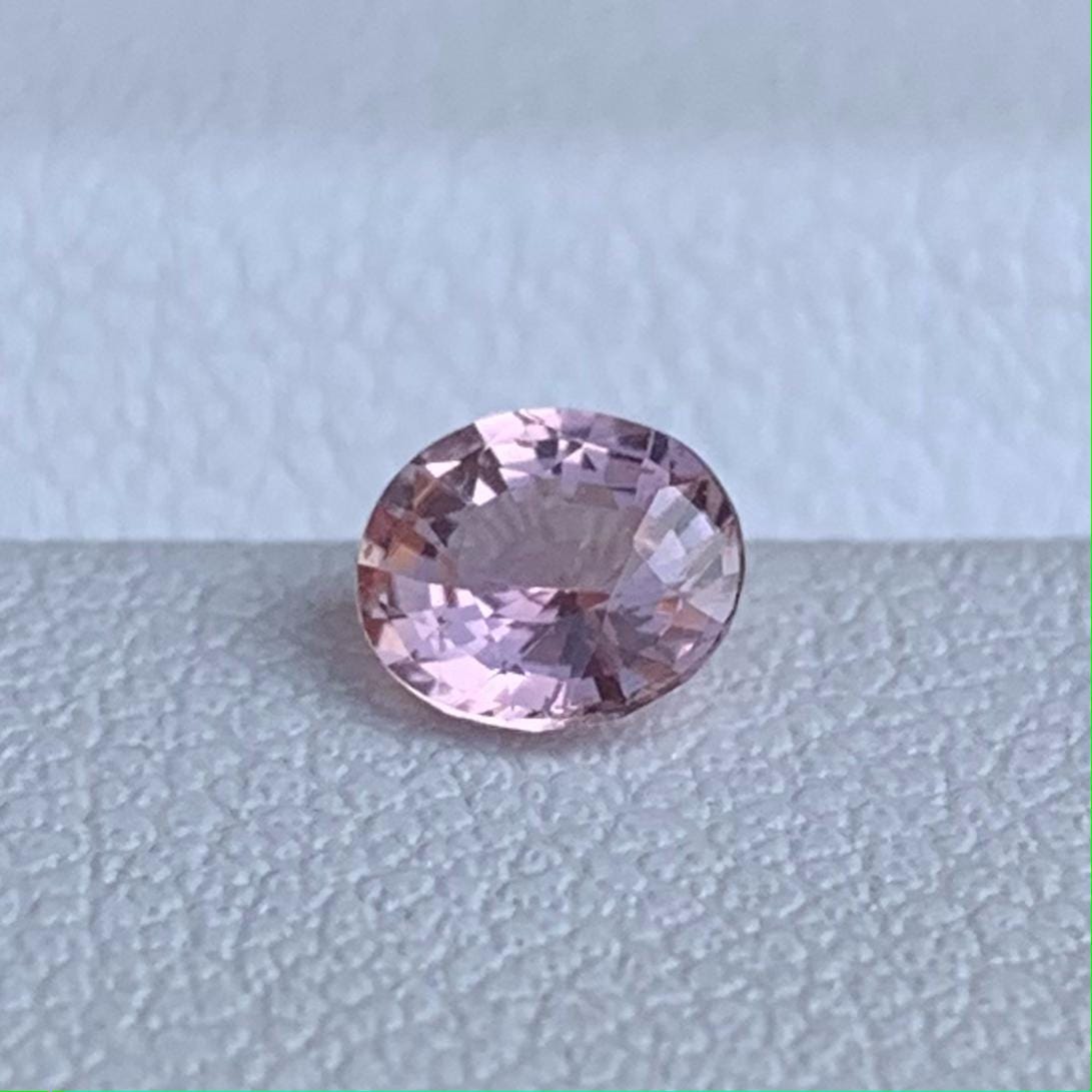 Natural Orangish Pink Padparadscha Sapphire 0.45ct - (UH)