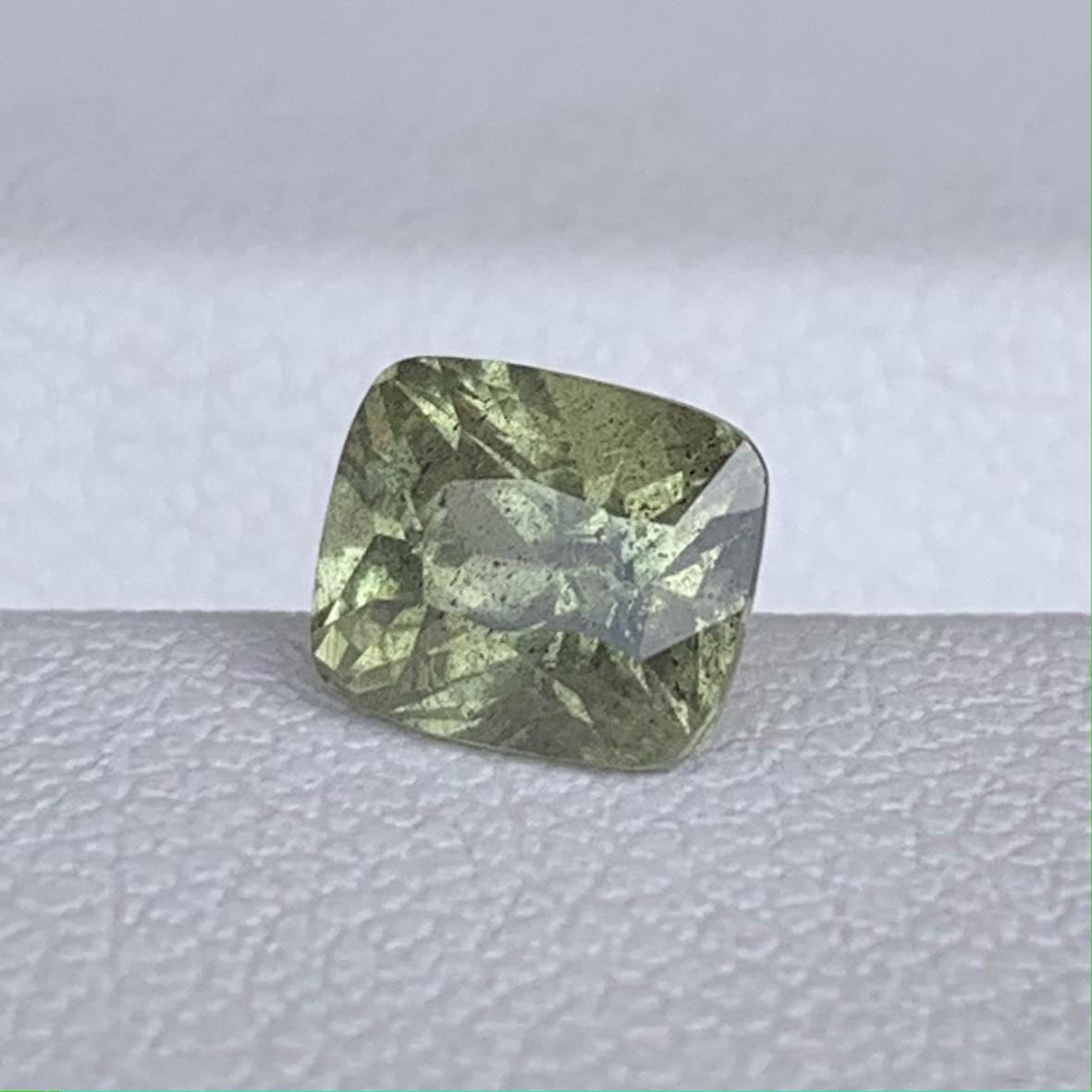 Natural Lemon Green Sapphire 1.29ct - (UH) - Baza Boutique