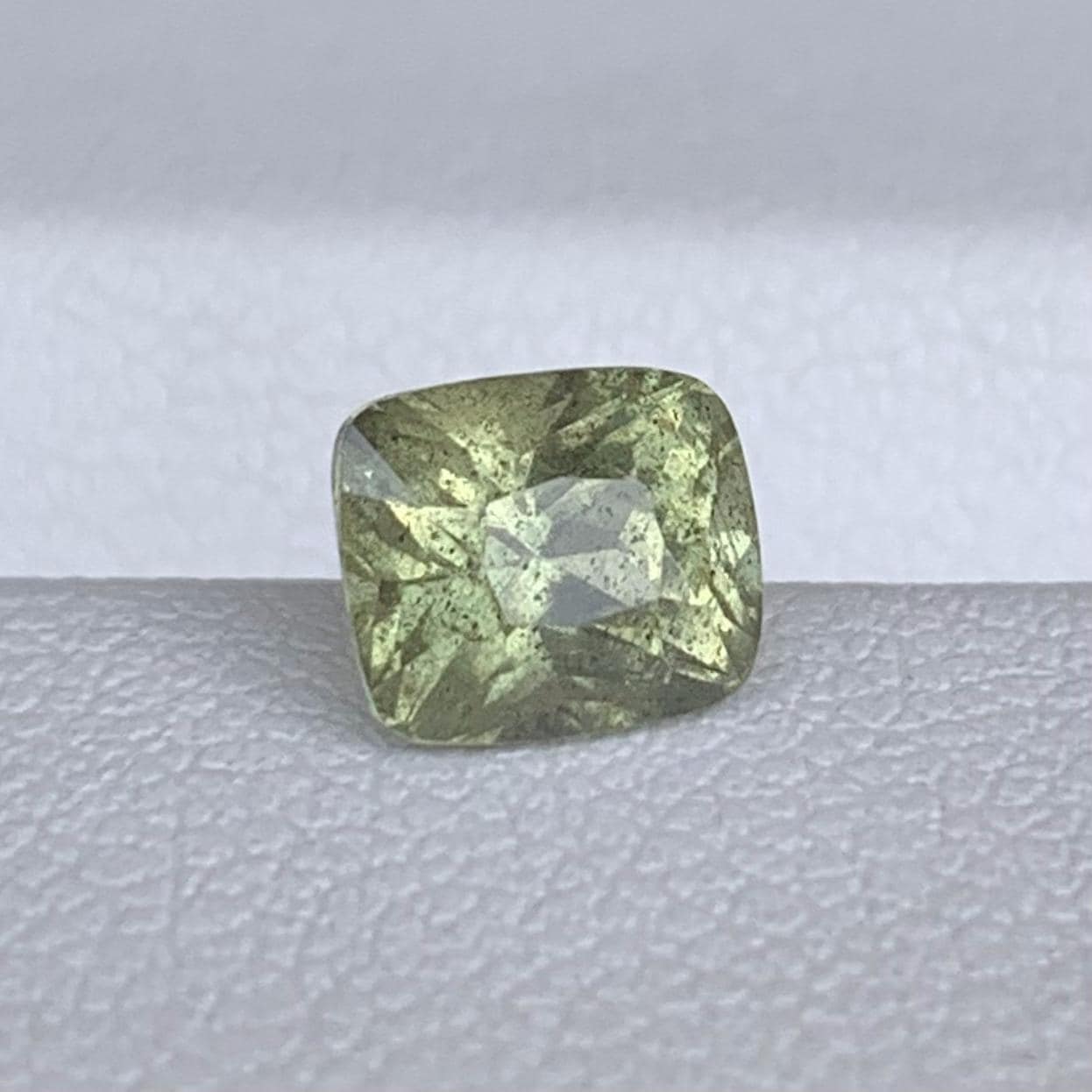 Natural Lemon Green Sapphire 1.29ct - (UH) - Baza Boutique