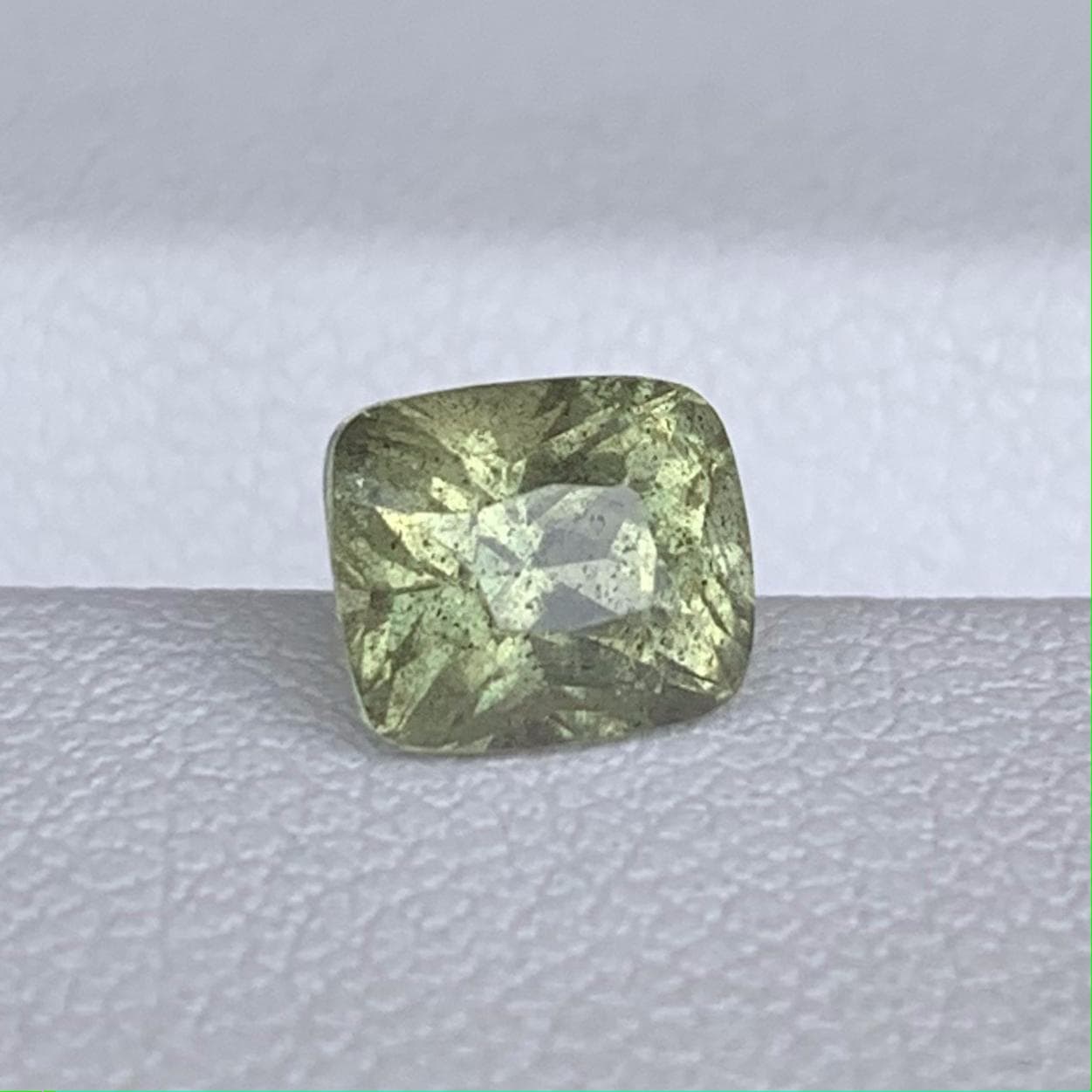 Natural Lemon Green Sapphire 1.29ct - (UH) - Baza Boutique