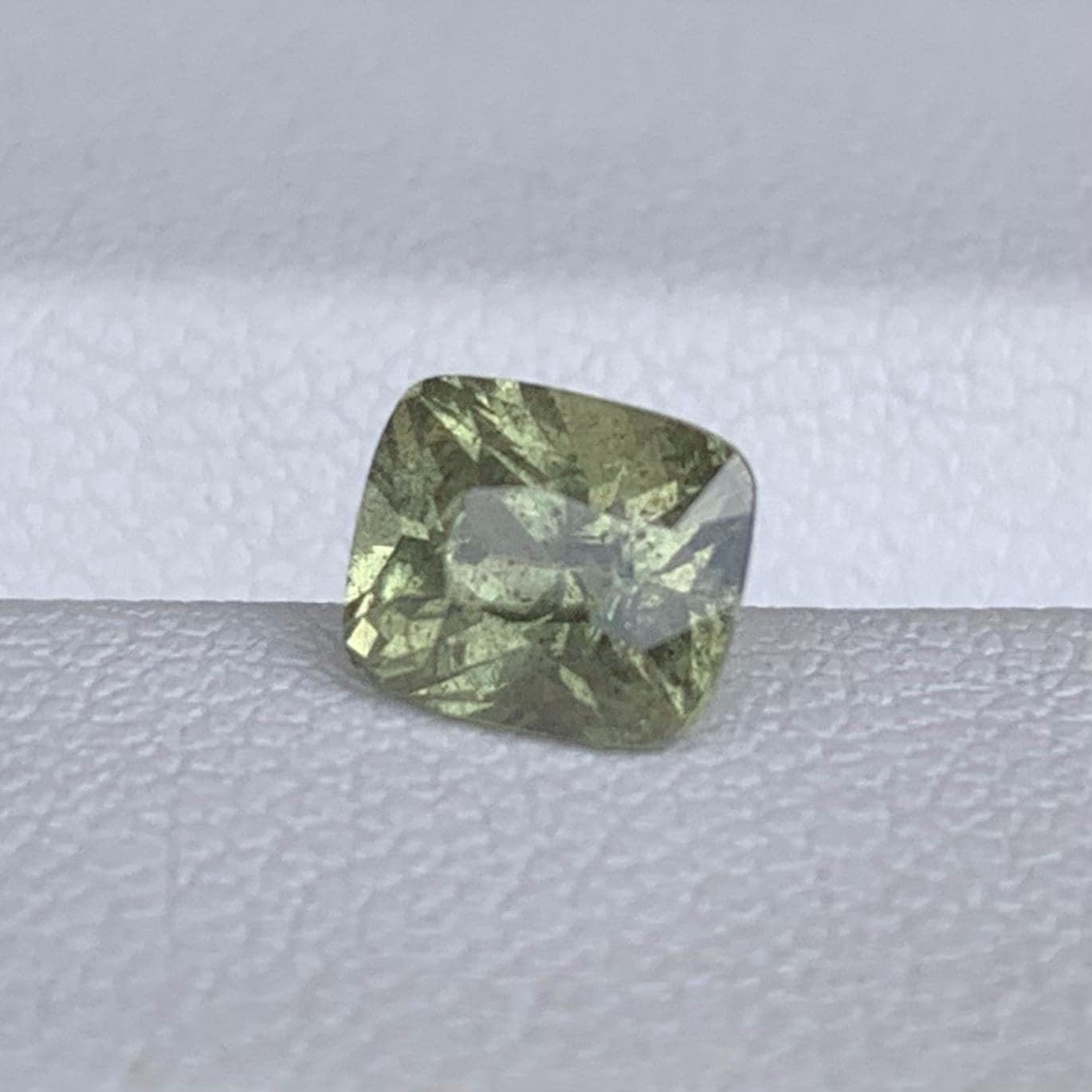Natural Lemon Green Sapphire 1.29ct - (UH) - Baza Boutique