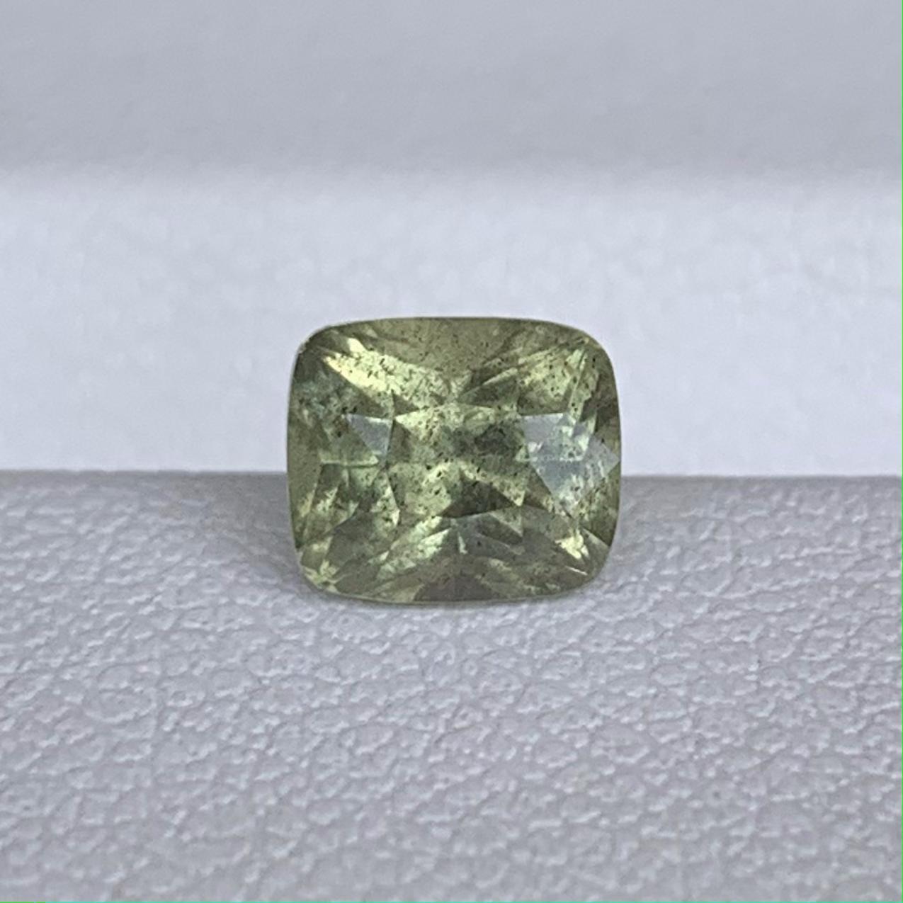 Natural Lemon Green Sapphire 1.29ct - (UH) - Baza Boutique