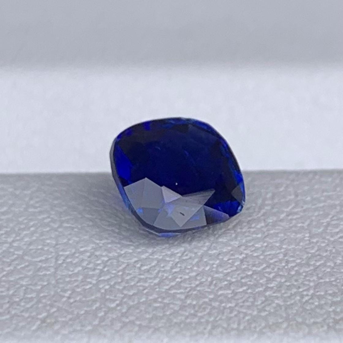Natural Ceylon Royal Blue Sapphire 1.01ct - (H) - Baza Boutique