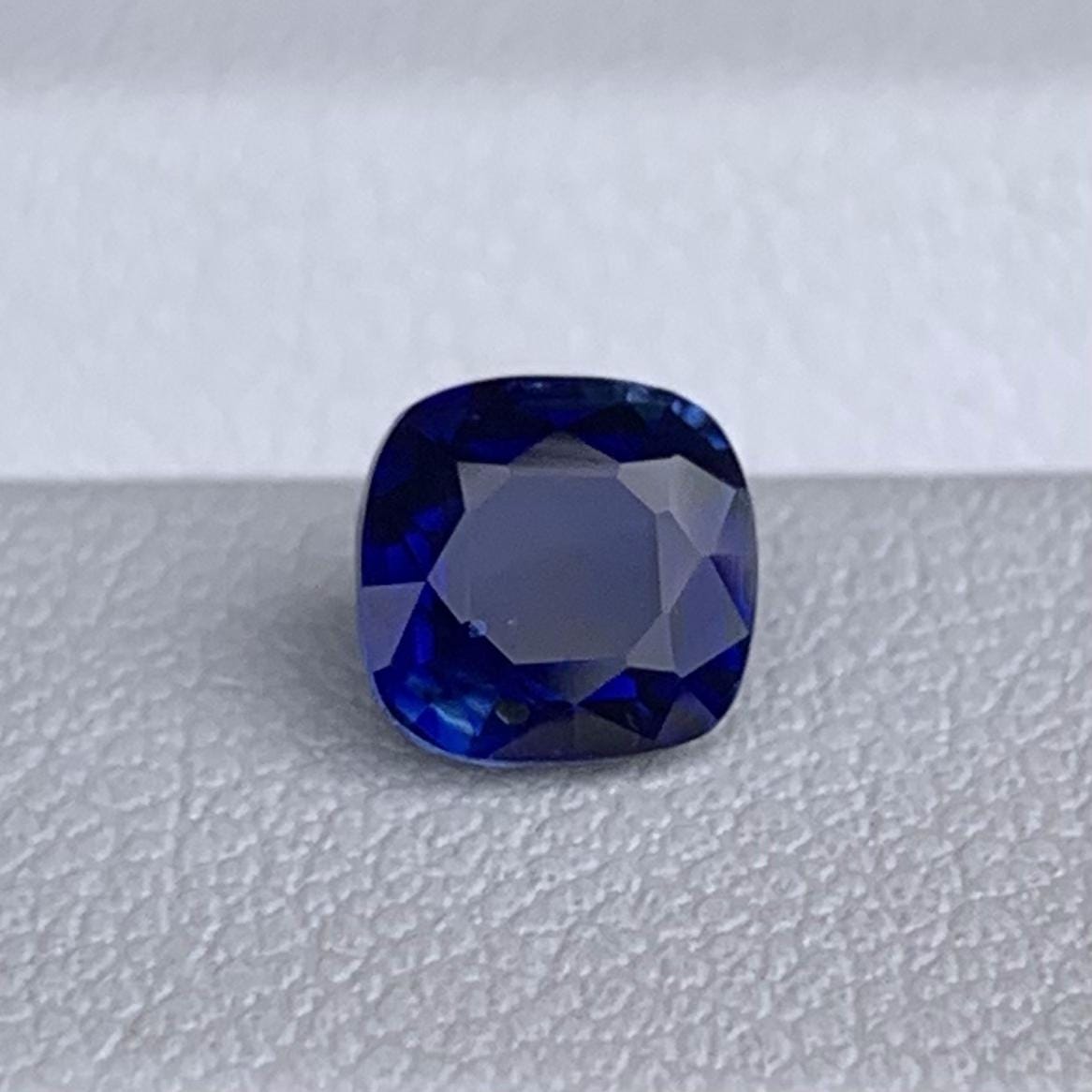 Natural Ceylon Royal Blue Sapphire 1.01ct - (H) - Baza Boutique