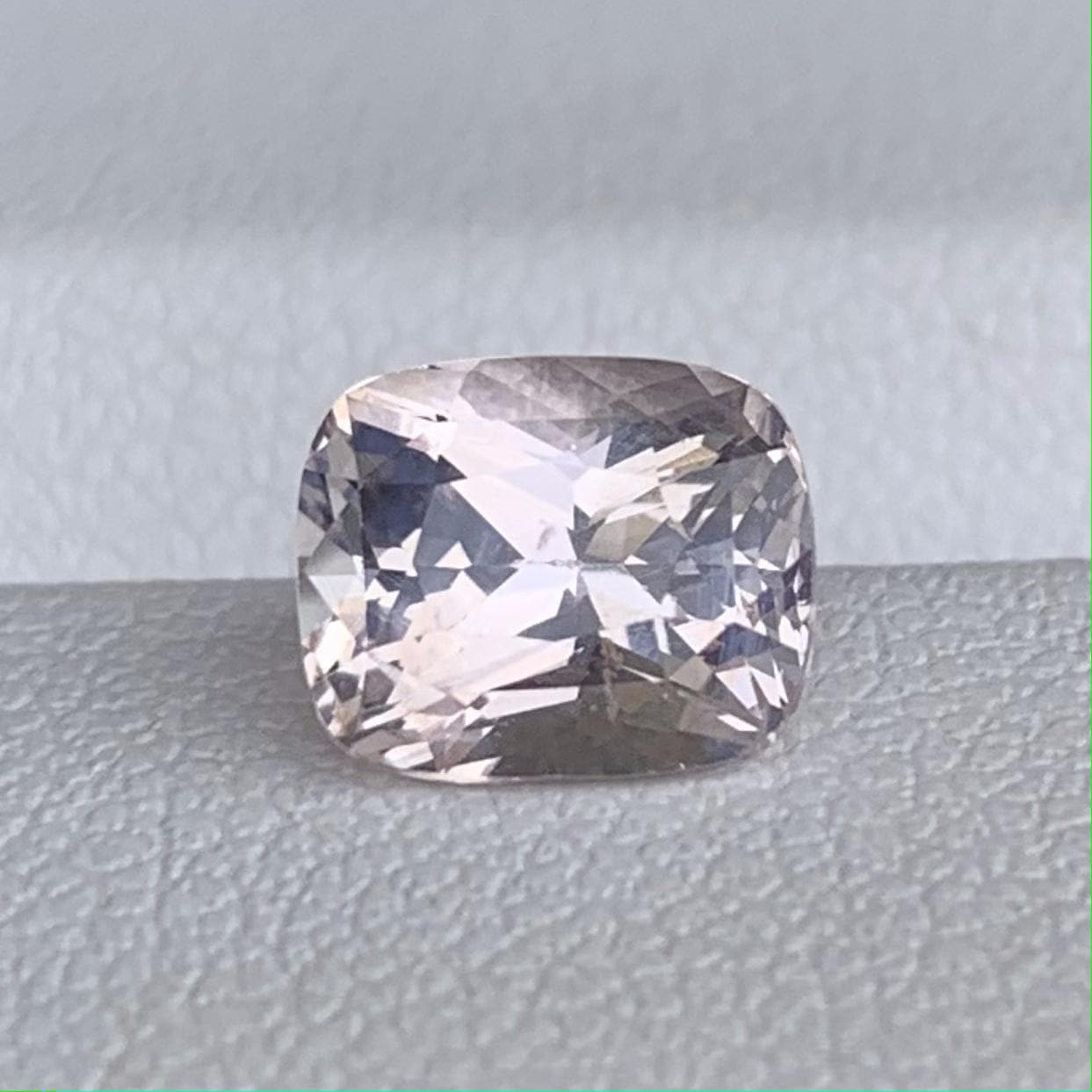 Natural Peach Sapphire 2.09ct - (H) - Baza Boutique