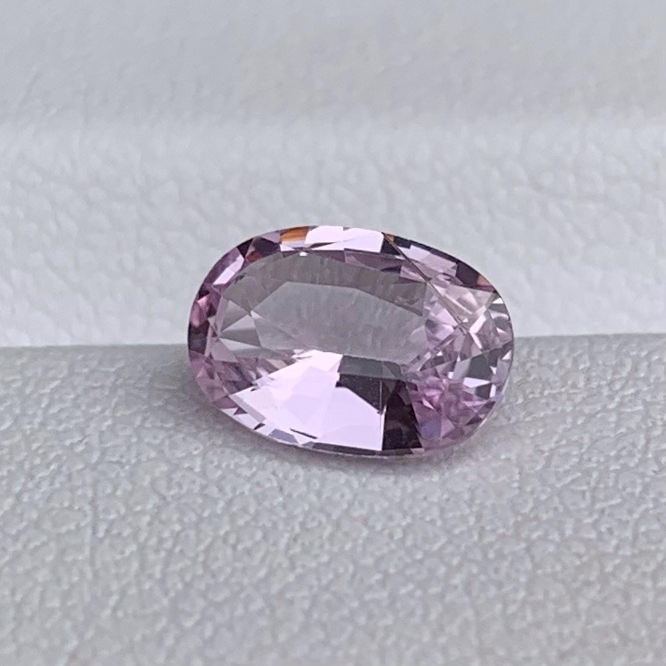 Natural Peach Sapphire 1.51ct - (H) - Baza Boutique