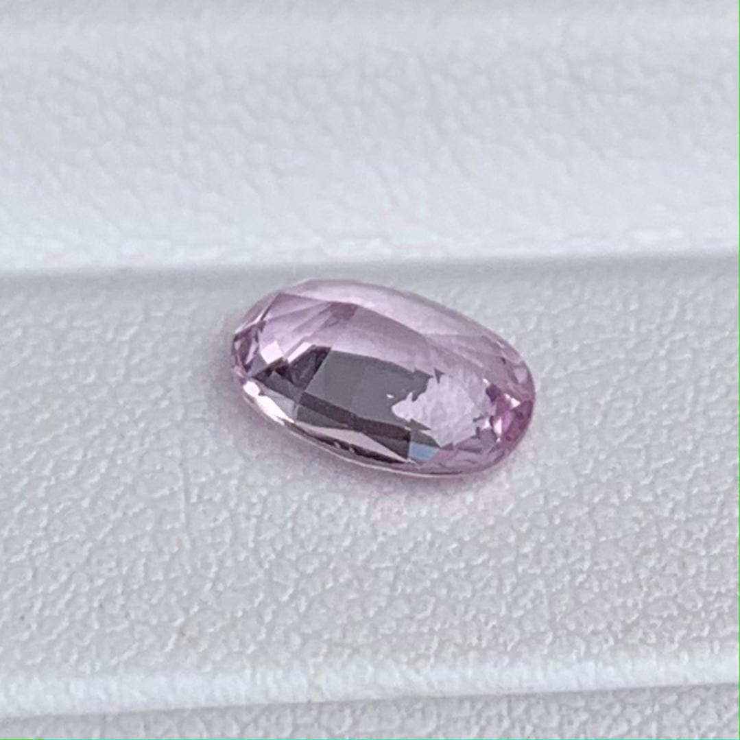 Natural Peach Sapphire 1.51ct - (H) - Baza Boutique