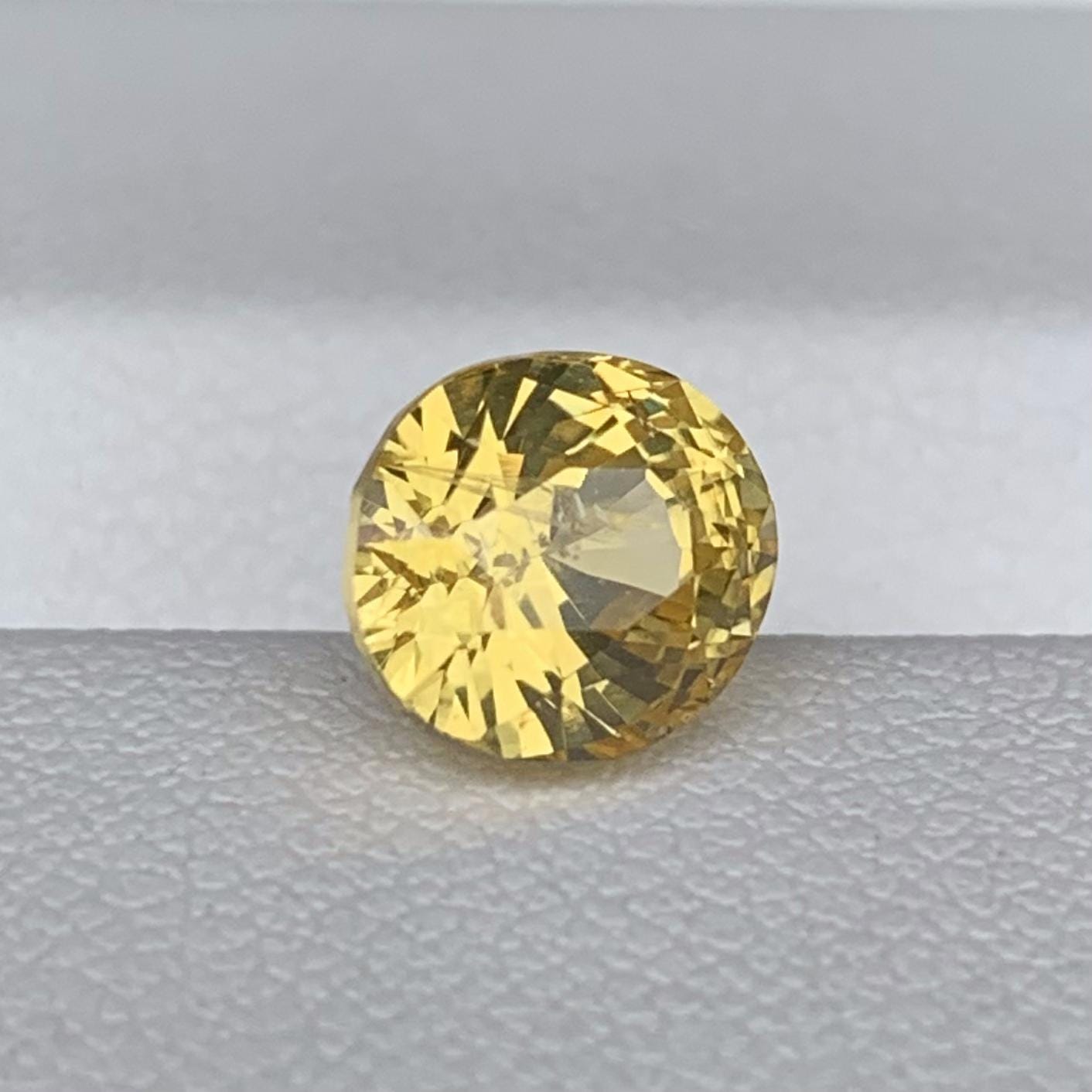 Natural Yellow Sapphire 2.60ct - (UH) - Baza Boutique