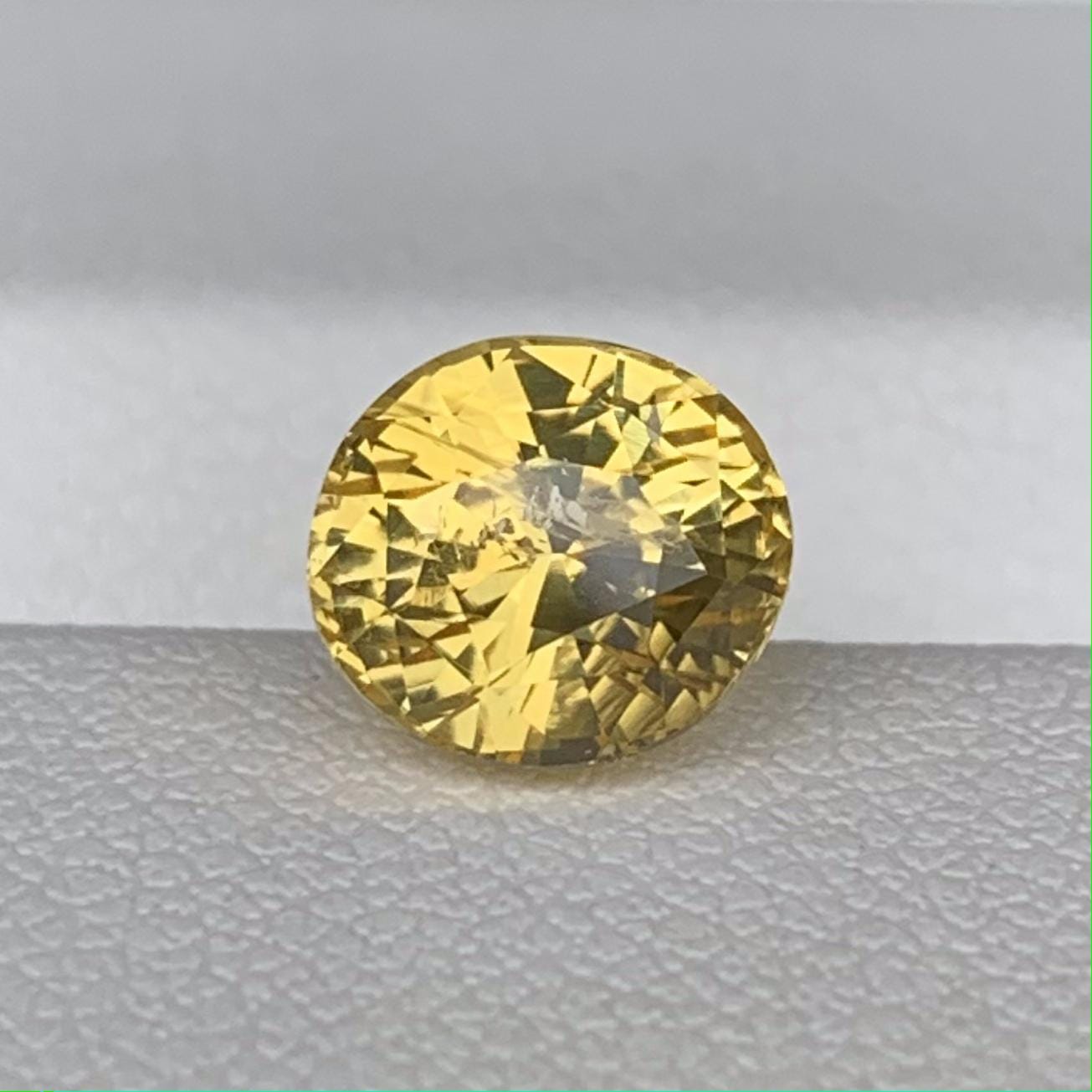 Natural Yellow Sapphire 2.60ct - (UH) - Baza Boutique