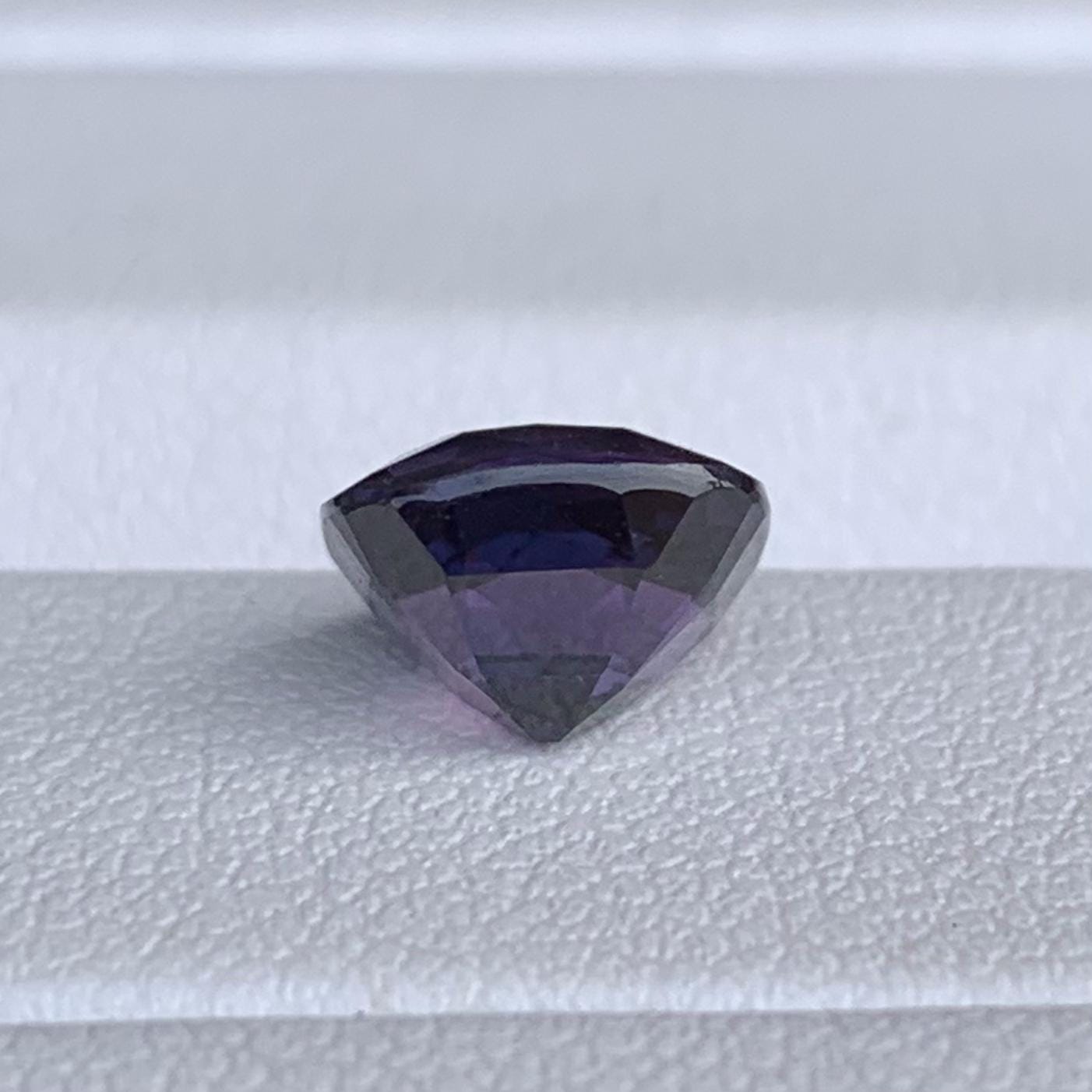 Natural Bi Color Sapphire 2.35ct - (H) - Baza Boutique