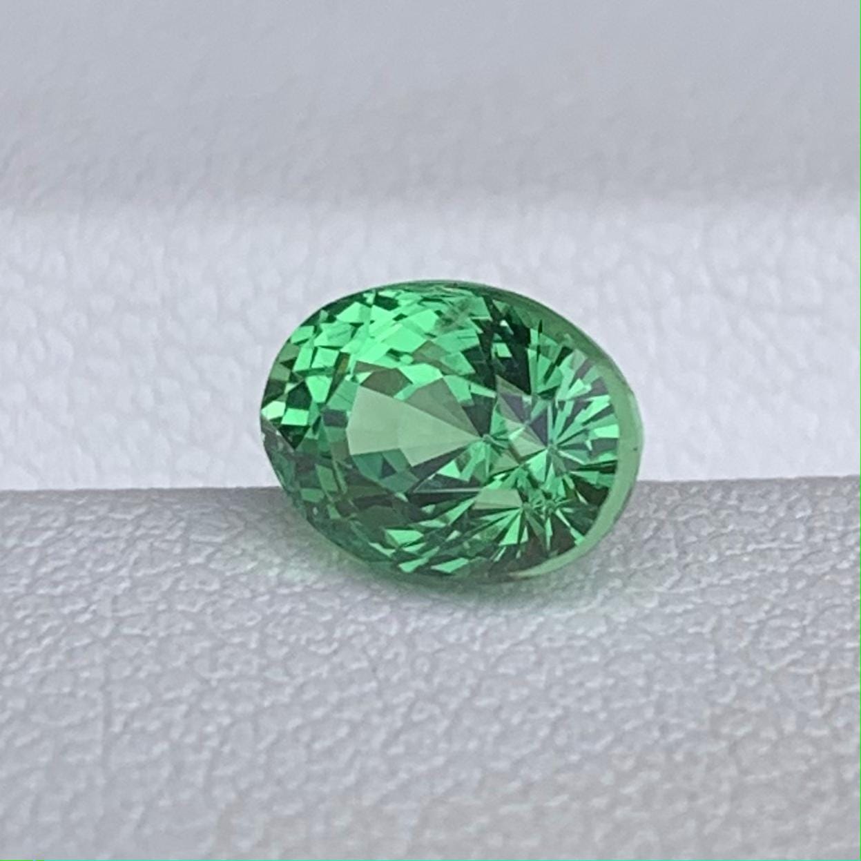 Natural Tsavorite Garnet 1.56ct - (UH) - Baza Boutique