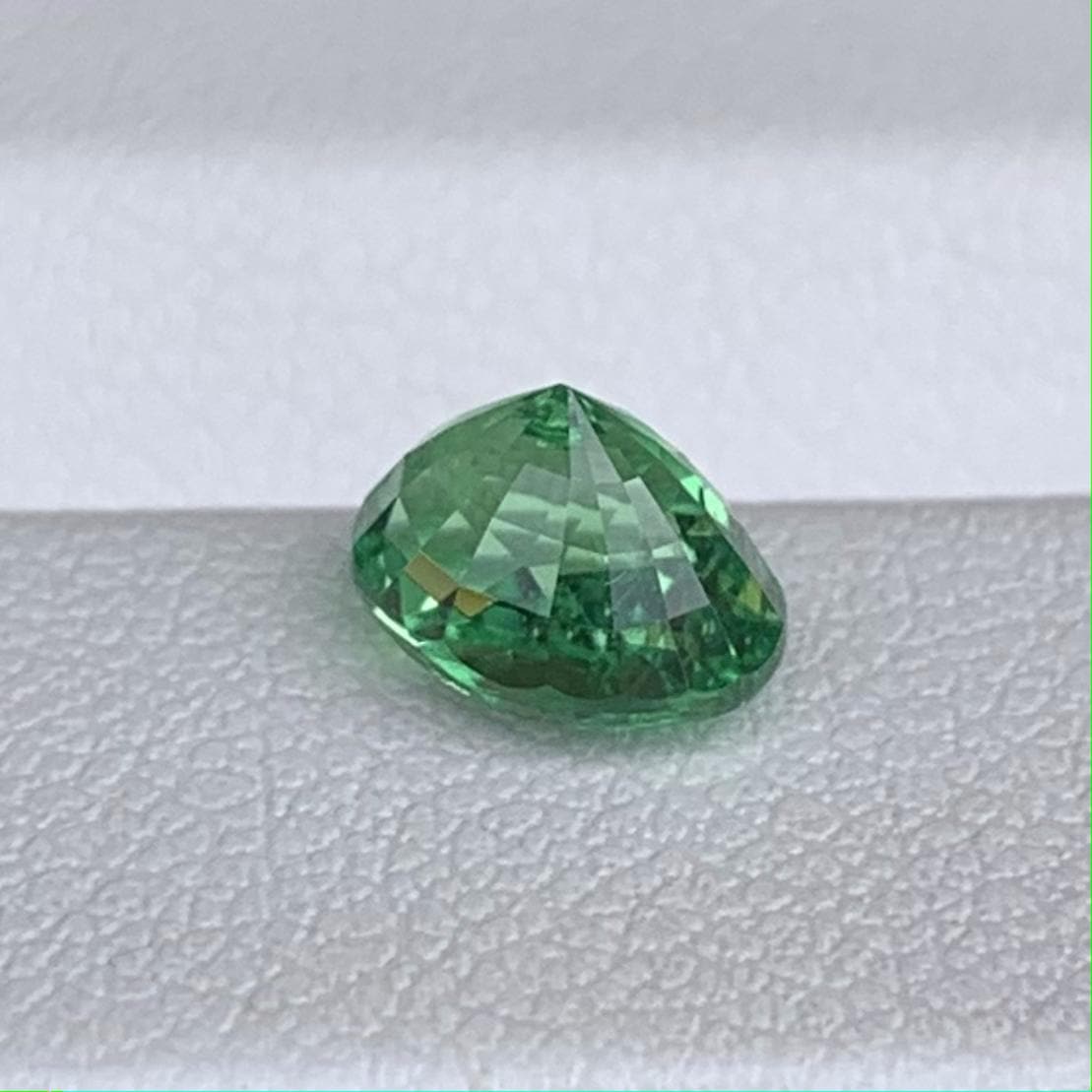 Natural Tsavorite Garnet 1.56ct - (UH) - Baza Boutique