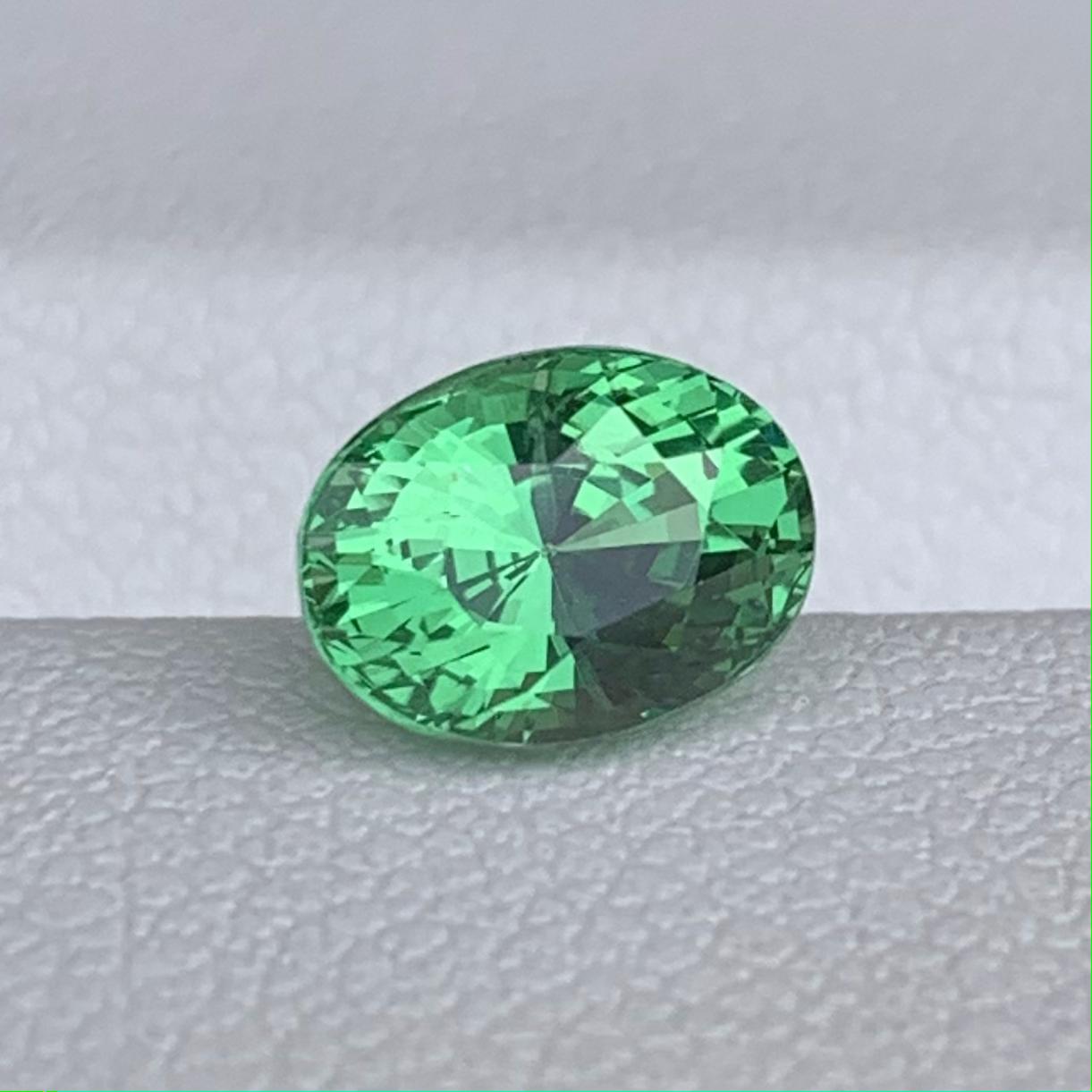 Natural Tsavorite Garnet 1.56ct - (UH) - Baza Boutique