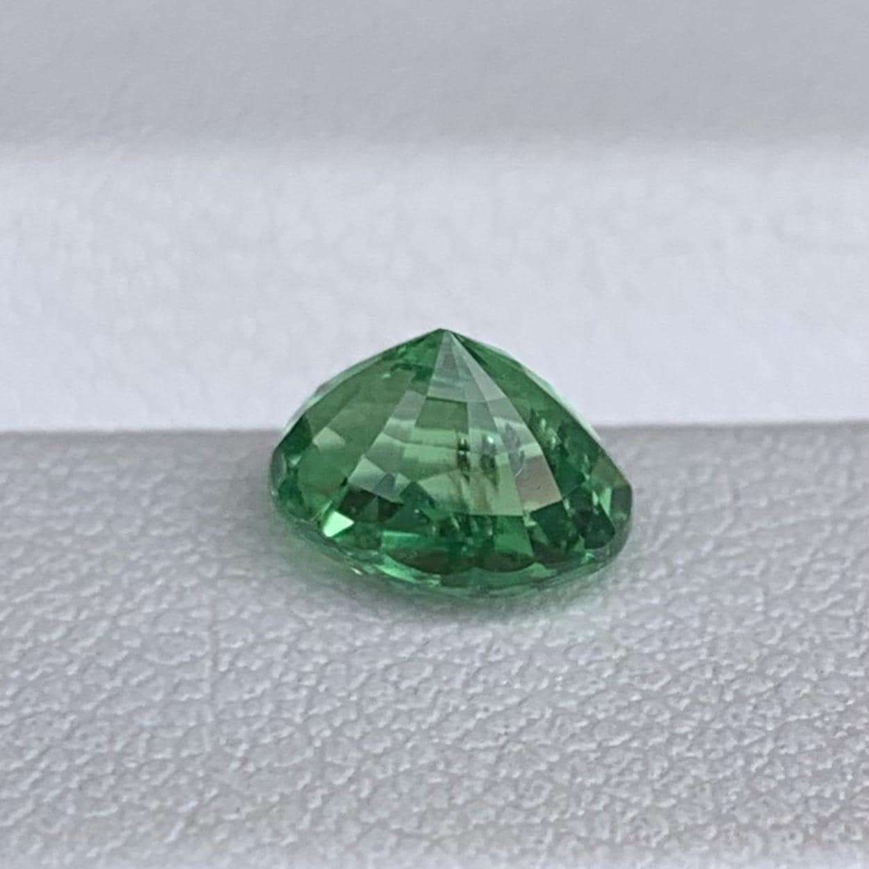 Natural Tsavorite Garnet 1.56ct - (UH) - Baza Boutique