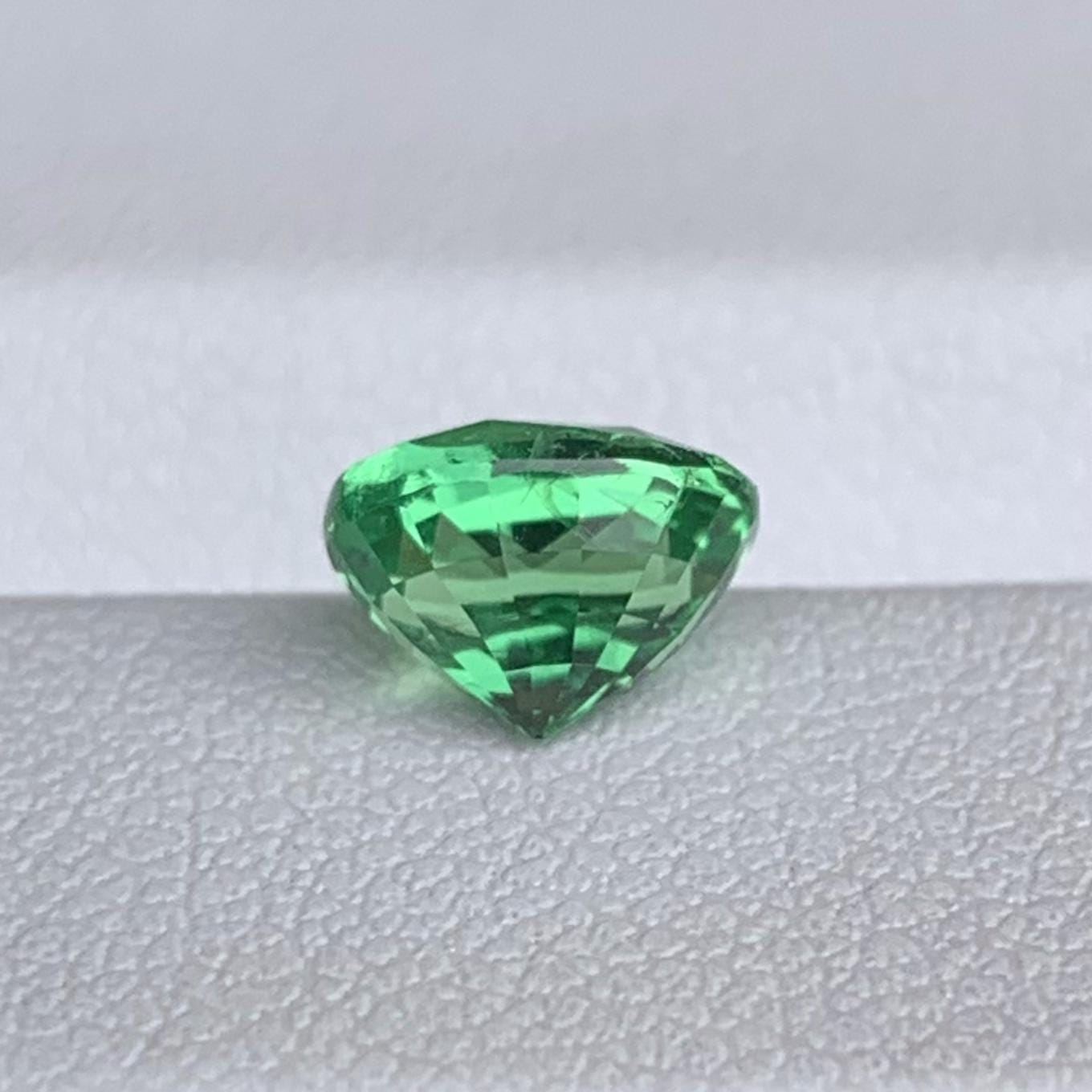 Natural Tsavorite Garnet 1.56ct - (UH) - Baza Boutique