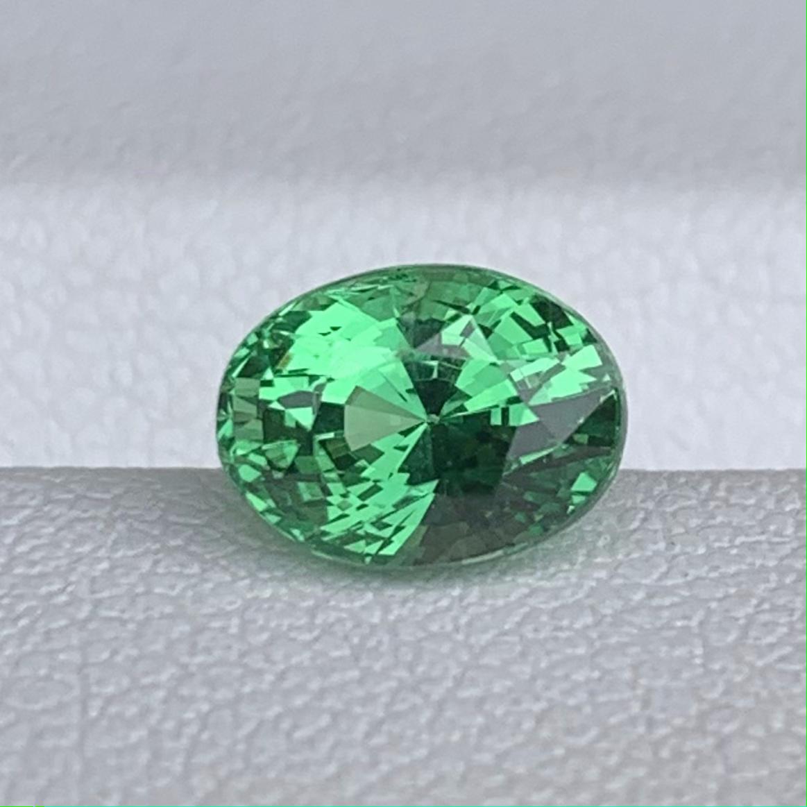 Natural Tsavorite Garnet 1.56ct - (UH) - Baza Boutique